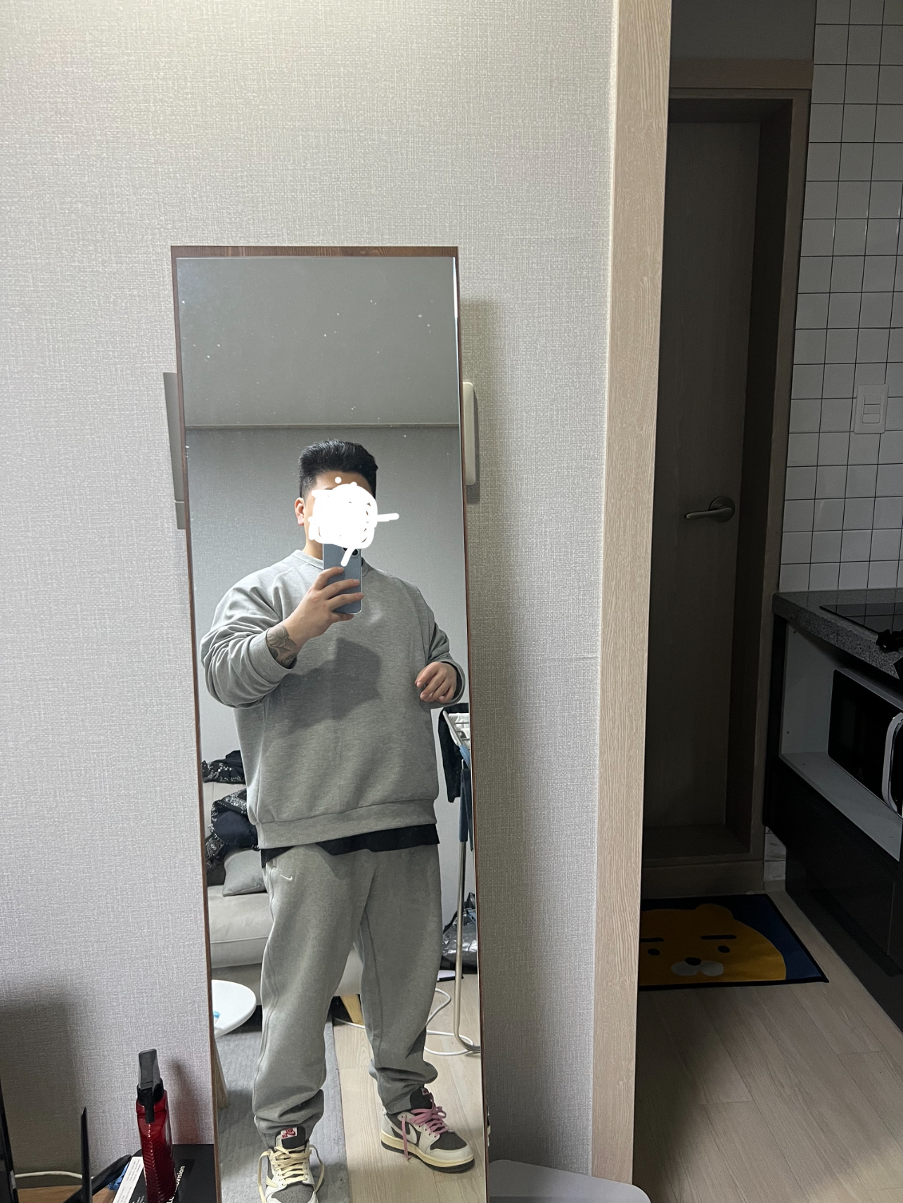 Nike NRG Solo Swoosh Fleece Pants Dark Grey Heather - Asia, Jordan 1 x Travis Scott Retro Low OG SP Sail and Ridgerock 착용 스타일
