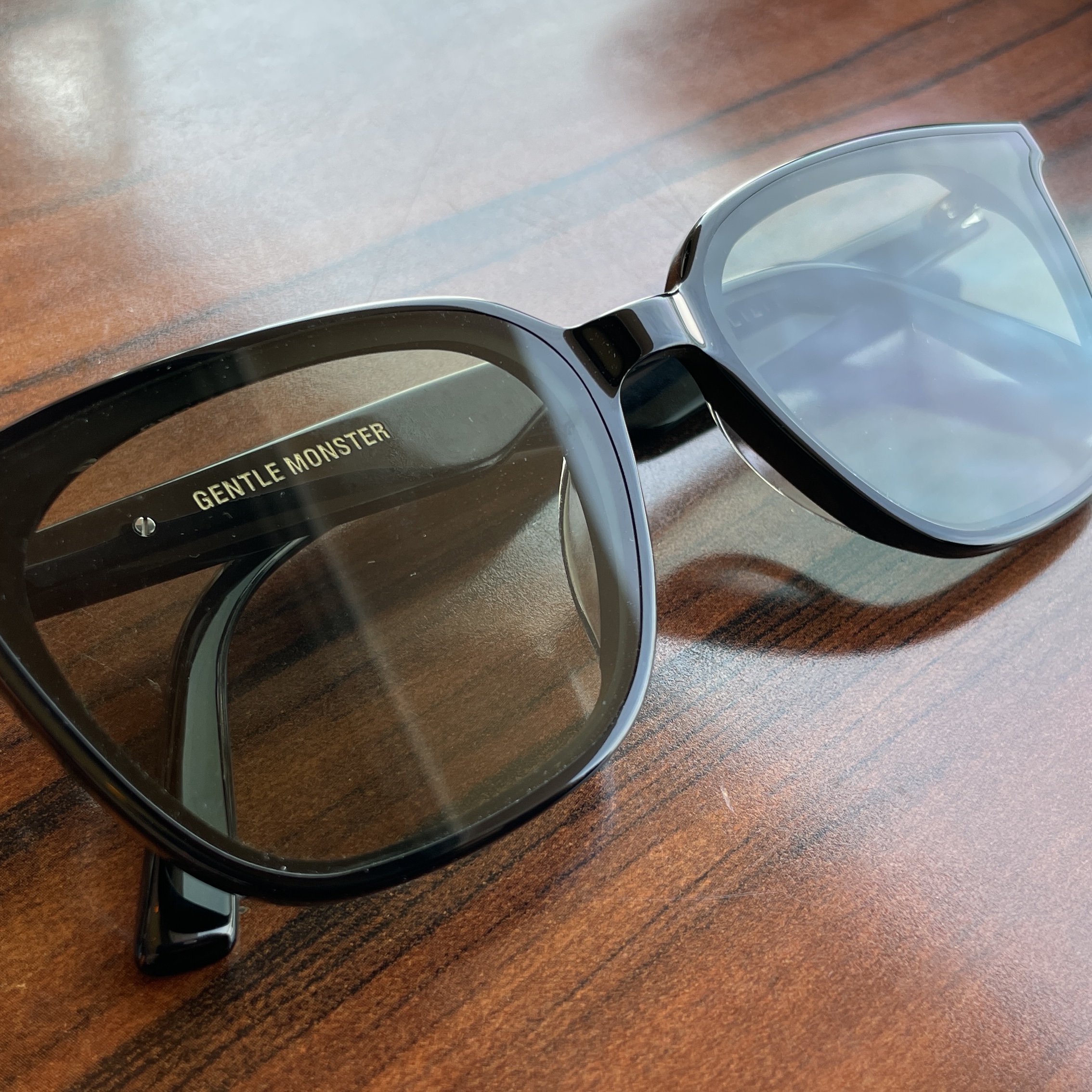 Gentle Monster Lilit 01 Black 착용 스타일