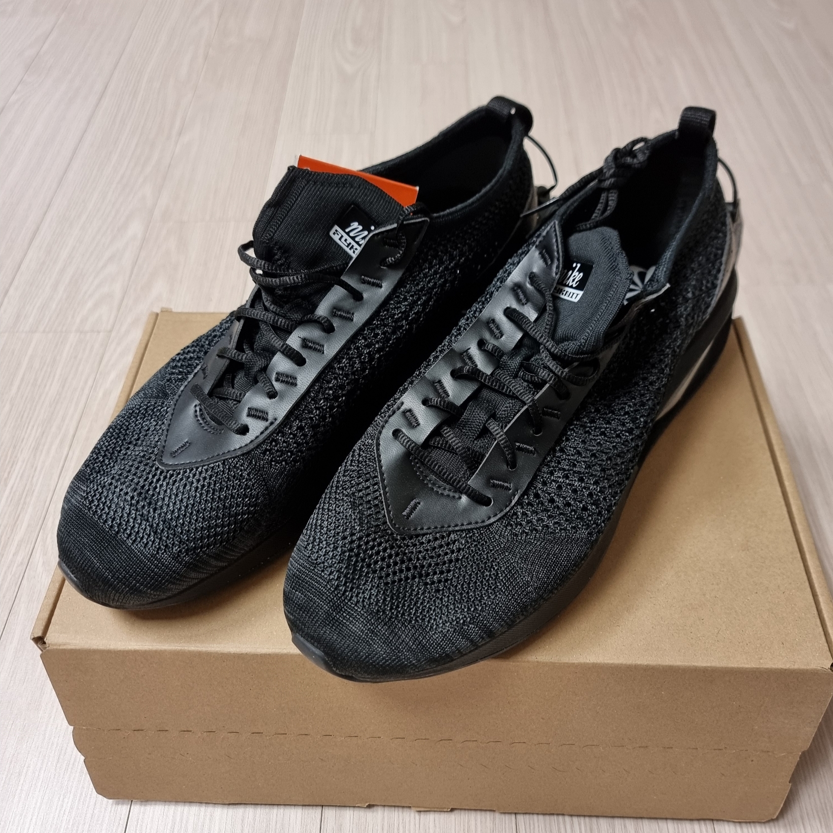 Nike Air Max Flyknit Racer Anthracite Black 착용 스타일 - 5