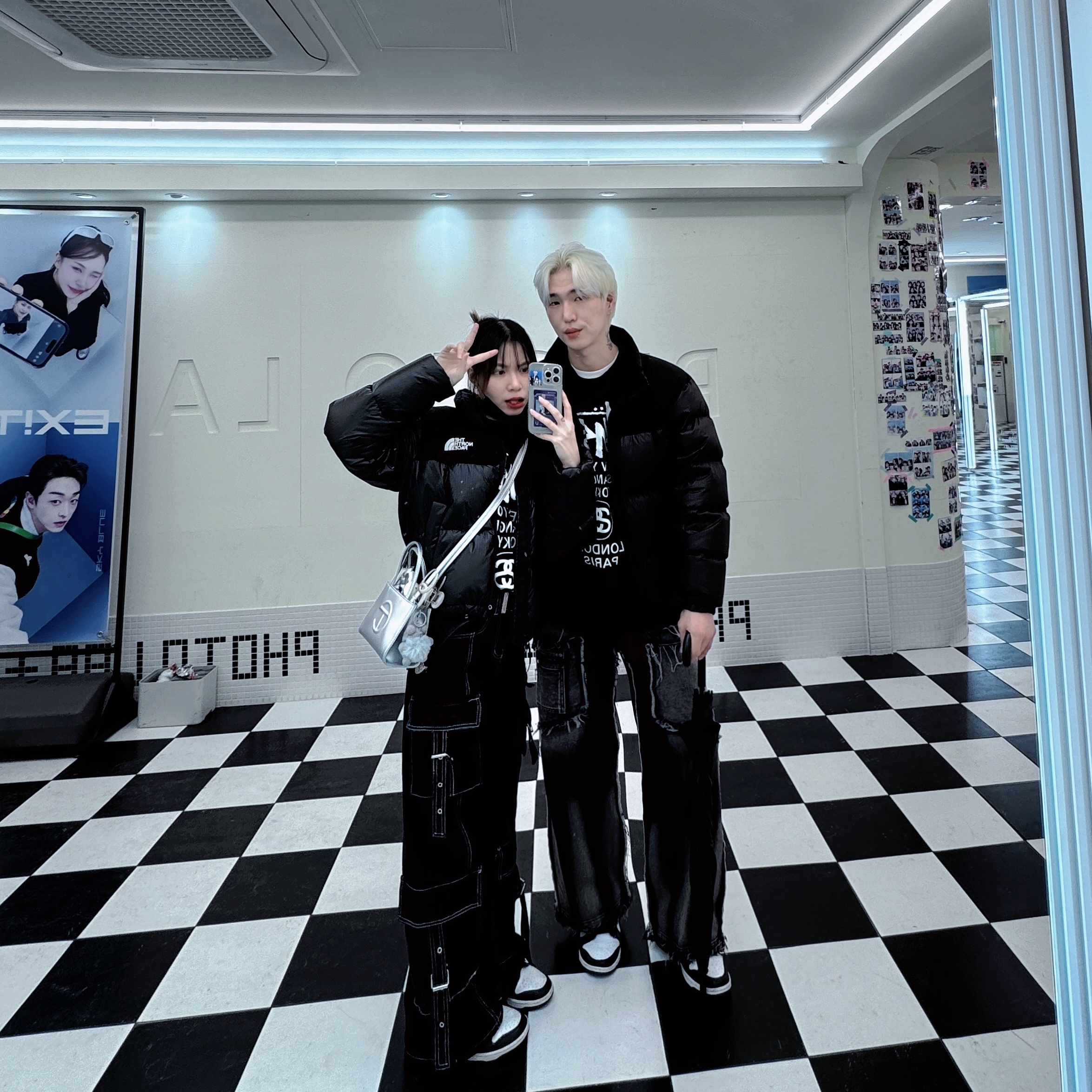 (W) The North Face White Label Novelty Nuptse Down Jacket Black, Telfar Small Shopping Bag Silver 착용 스타일