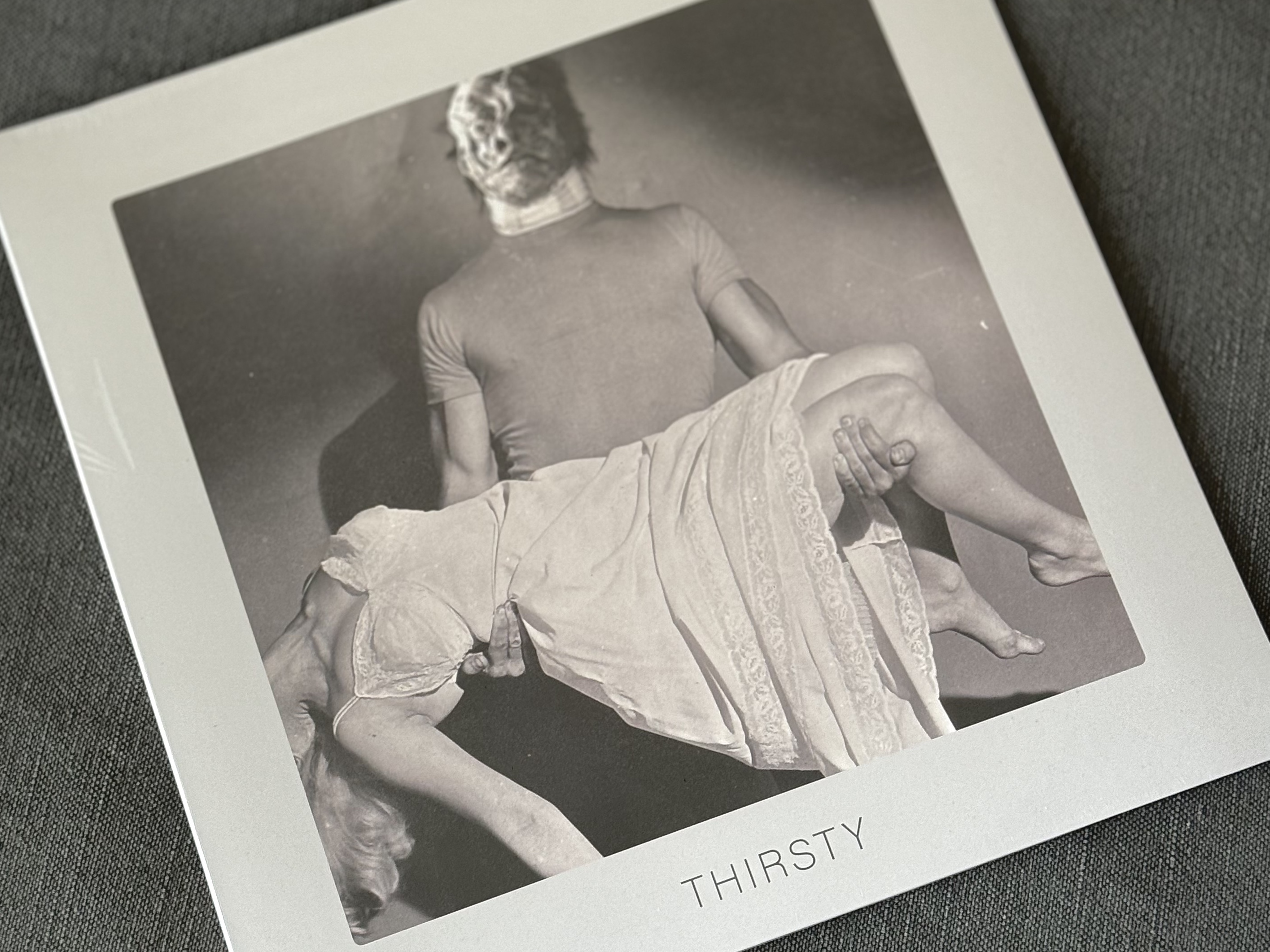 The Black Skirts 3rd Album Part 2 Thirsty Marble Smoke Translucent 착용 스타일