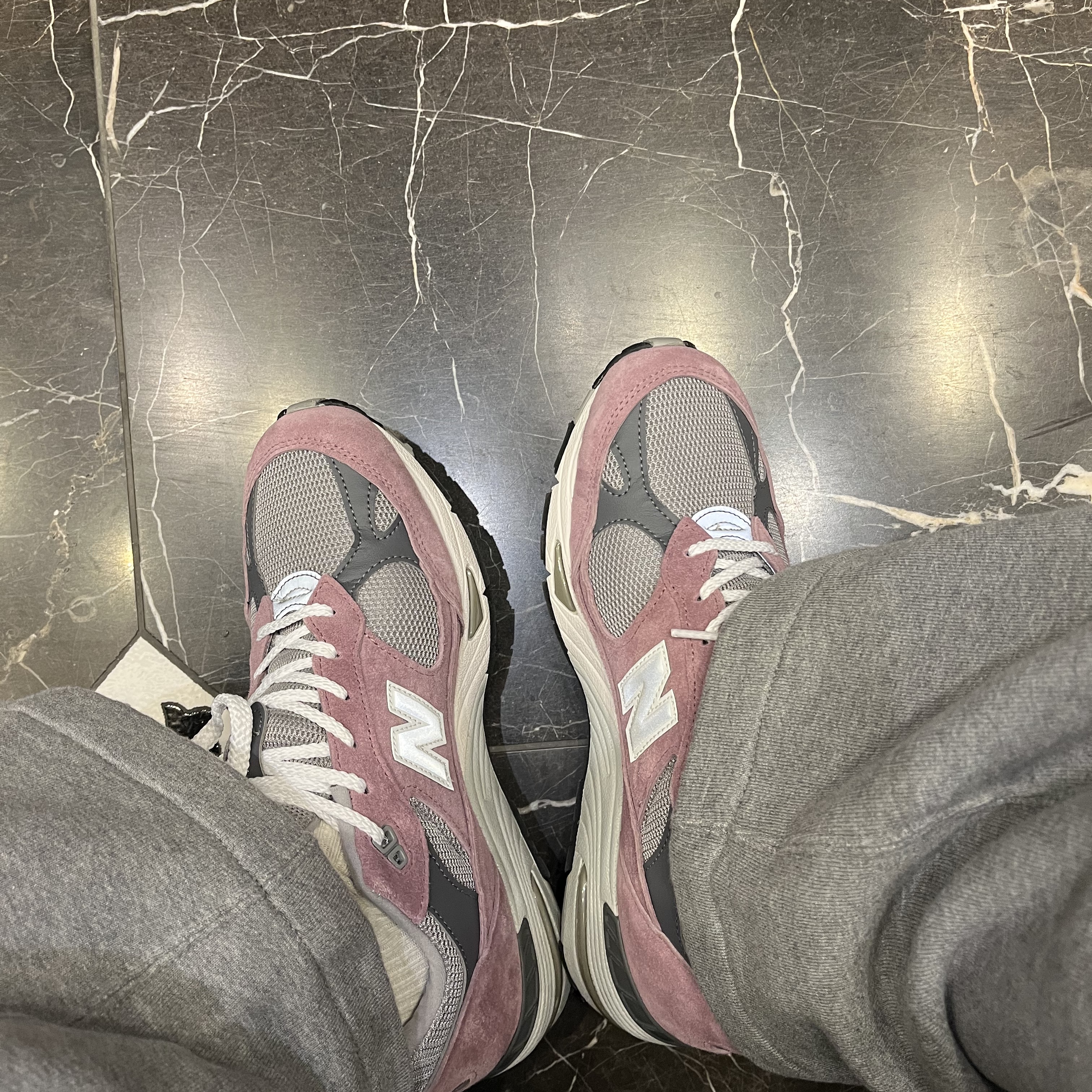 New Balance 991 Made in UK Pink Grey 착용 스타일