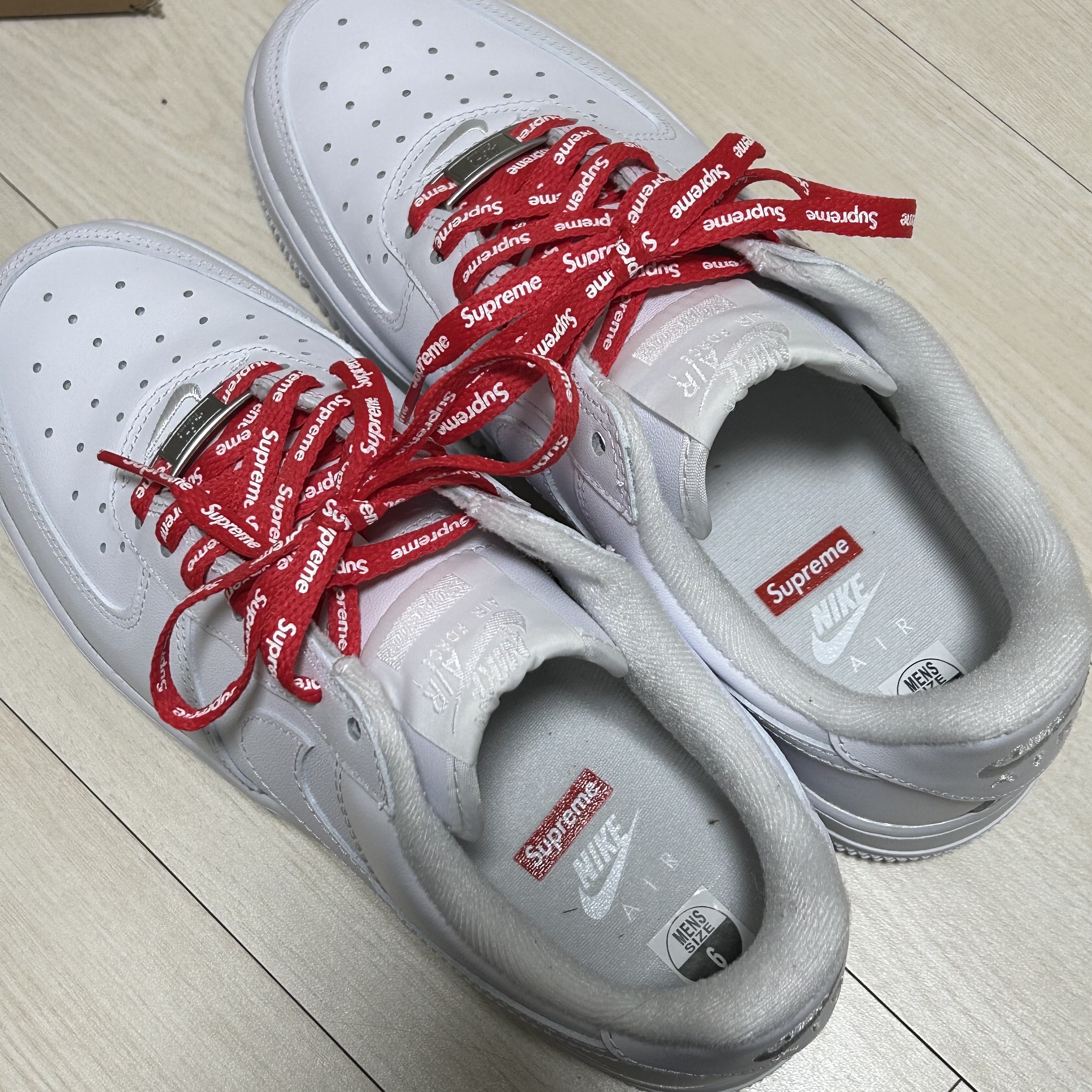 Nike x Supreme Air Force 1 Low White 착용 스타일 - 2