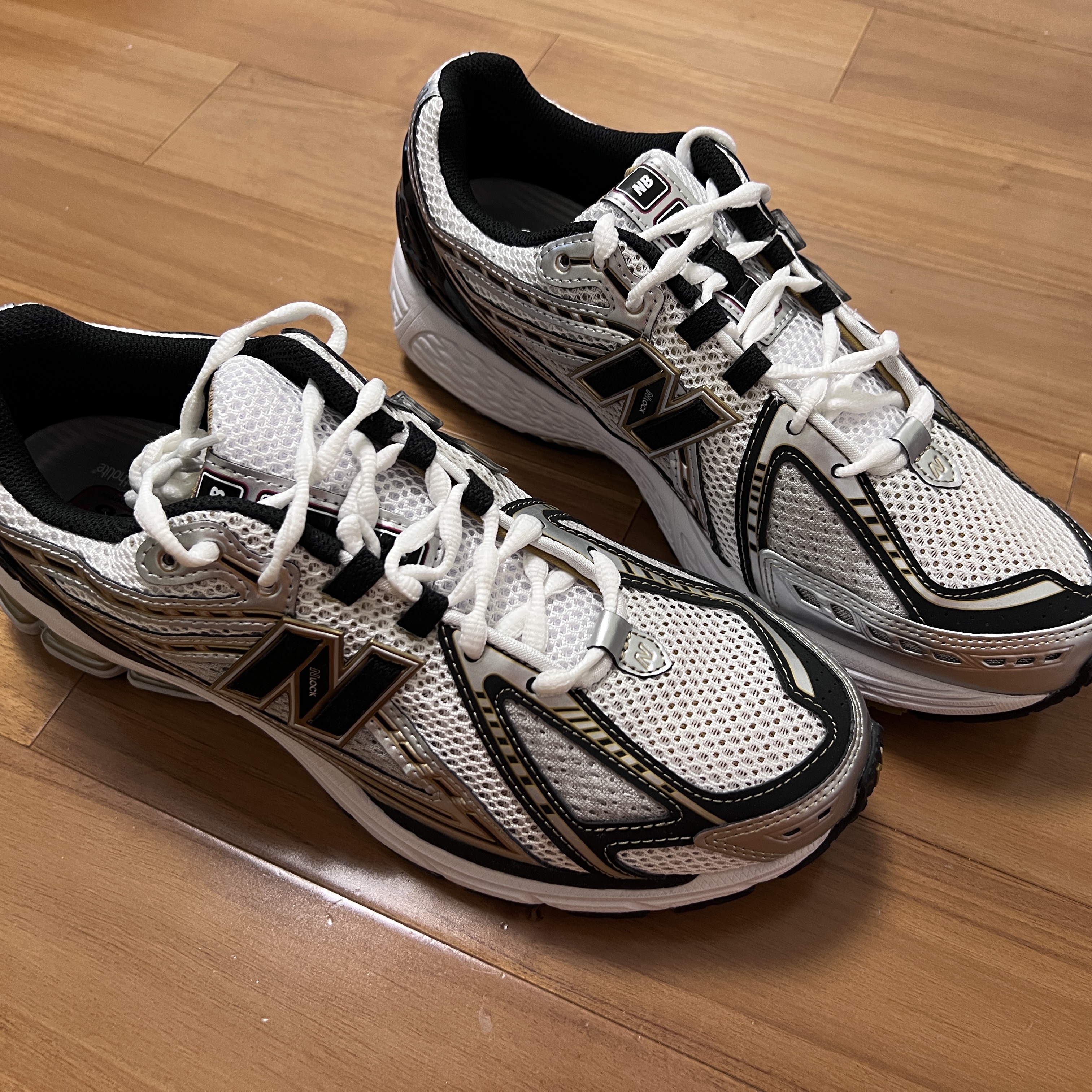 New Balance 1906R White Gold 착용 스타일
