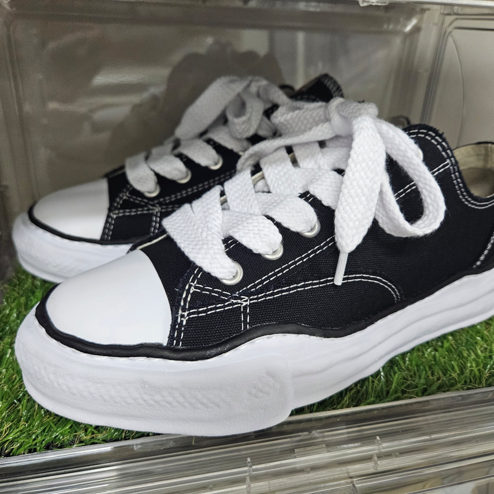 Maison Mihara Yasuhiro Peterson OG Sole Canvas Low Sneakers Black 착용 스타일