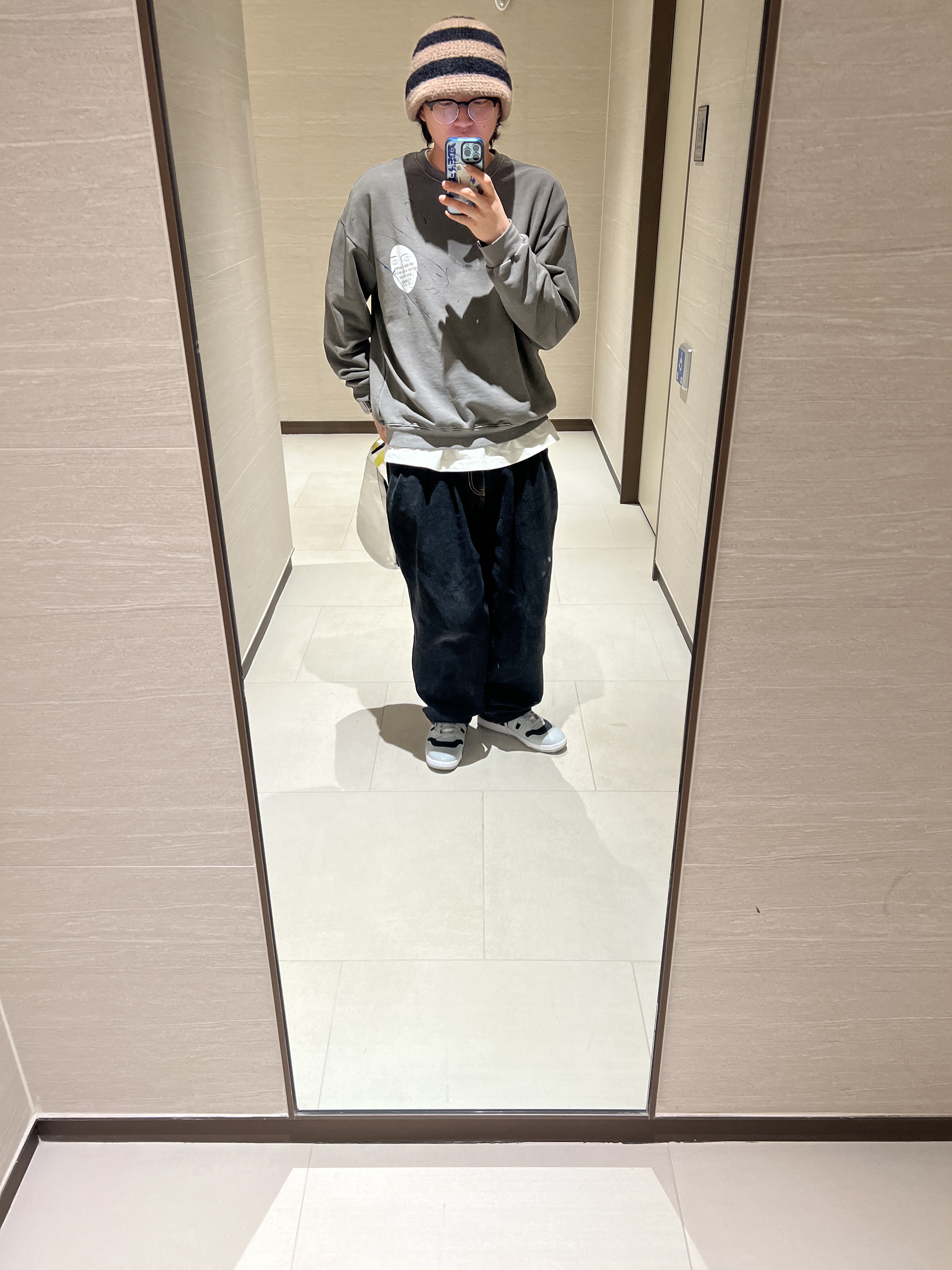 Nike x Travis Scott Mac Attack SP Light Smoke Grey, Ader Error Mod Jeans Noir 착용 스타일 - 3