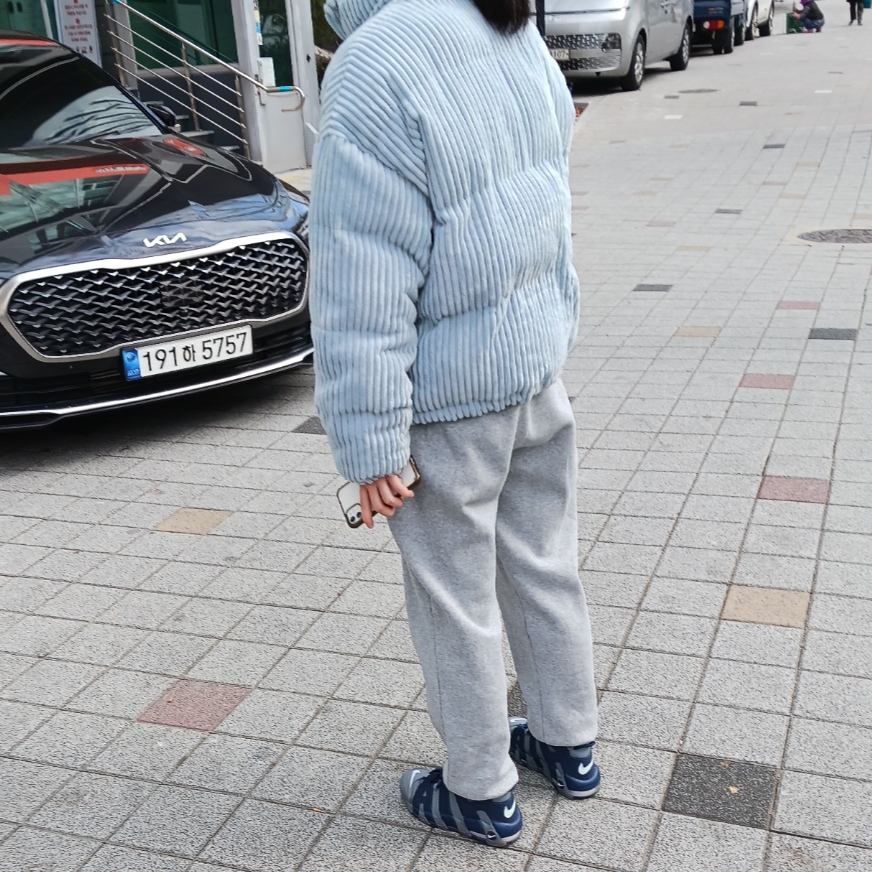 (GS) Nike Air More Uptempo 96 Loud and Clear 2021, (GS) Nike Air More Uptempo Black White 2020 착용 스타일 - 1