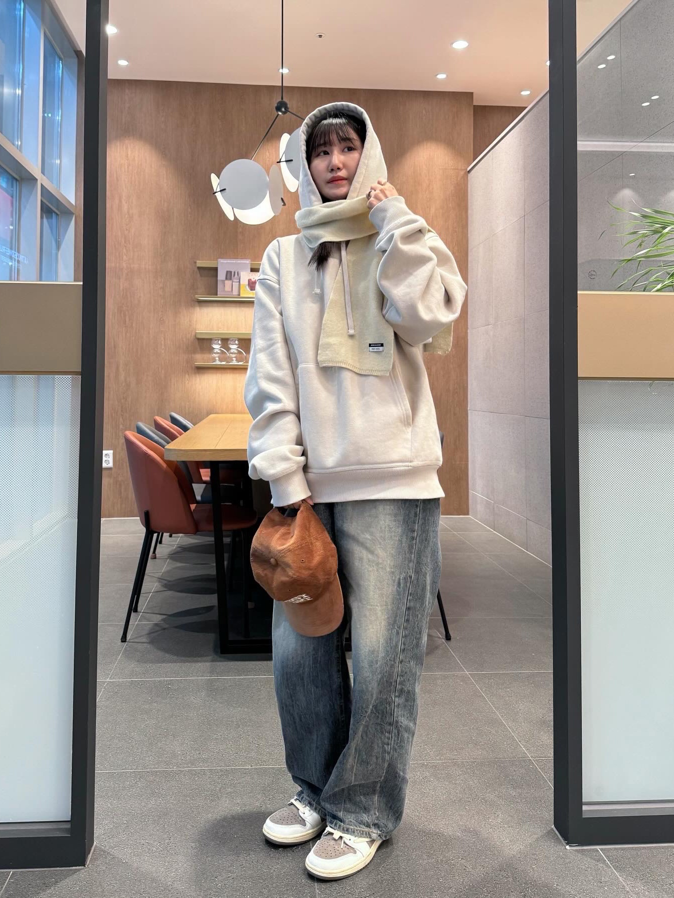 Jordan 1 x Travis Scott Retro Low OG SP Sail and Ridgerock, Stussy Stock Seoul Hood Smoke 2022 착용 스타일 - 1