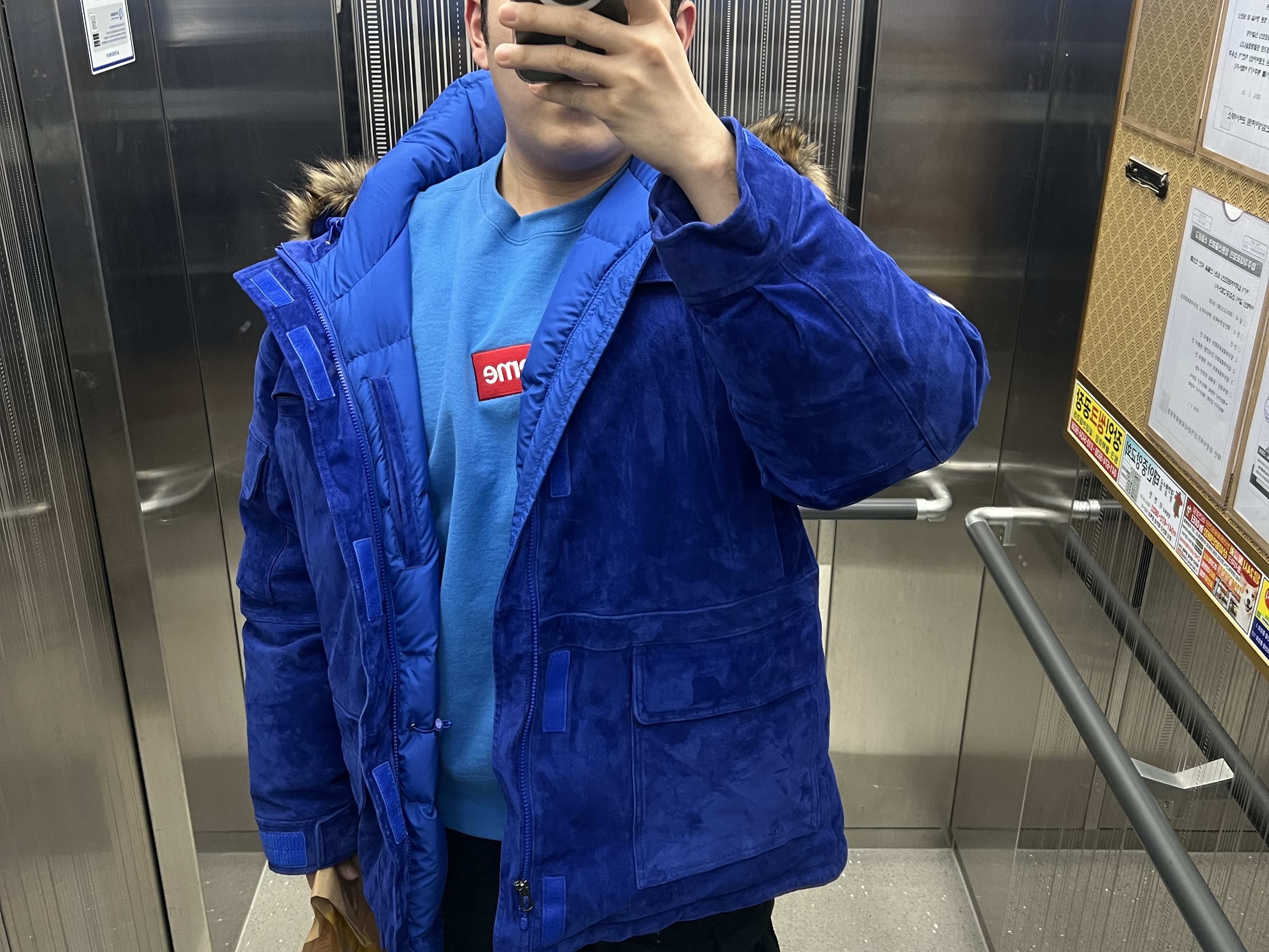 Supreme x The North Face Suede 600-Fill Down Parka Blue - 23FW, Supreme Box Logo Crewneck Blue - 22FW 착용 스타일