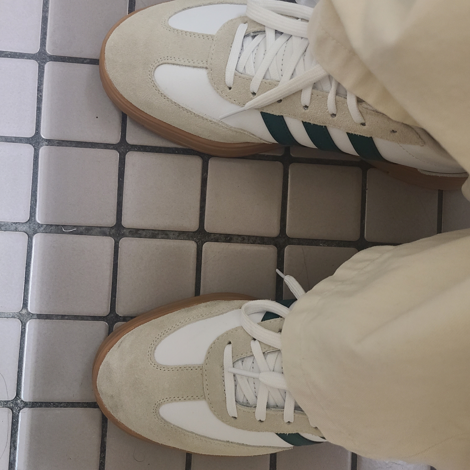 Adidas Gradas Collegiate Green 착용 스타일
