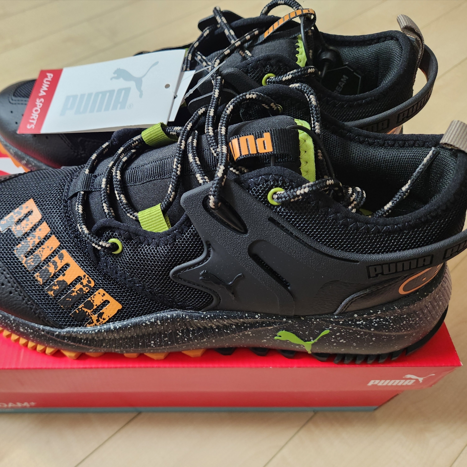 Puma Pacer Future Trail Black Orange Brick 착용 스타일 - 1