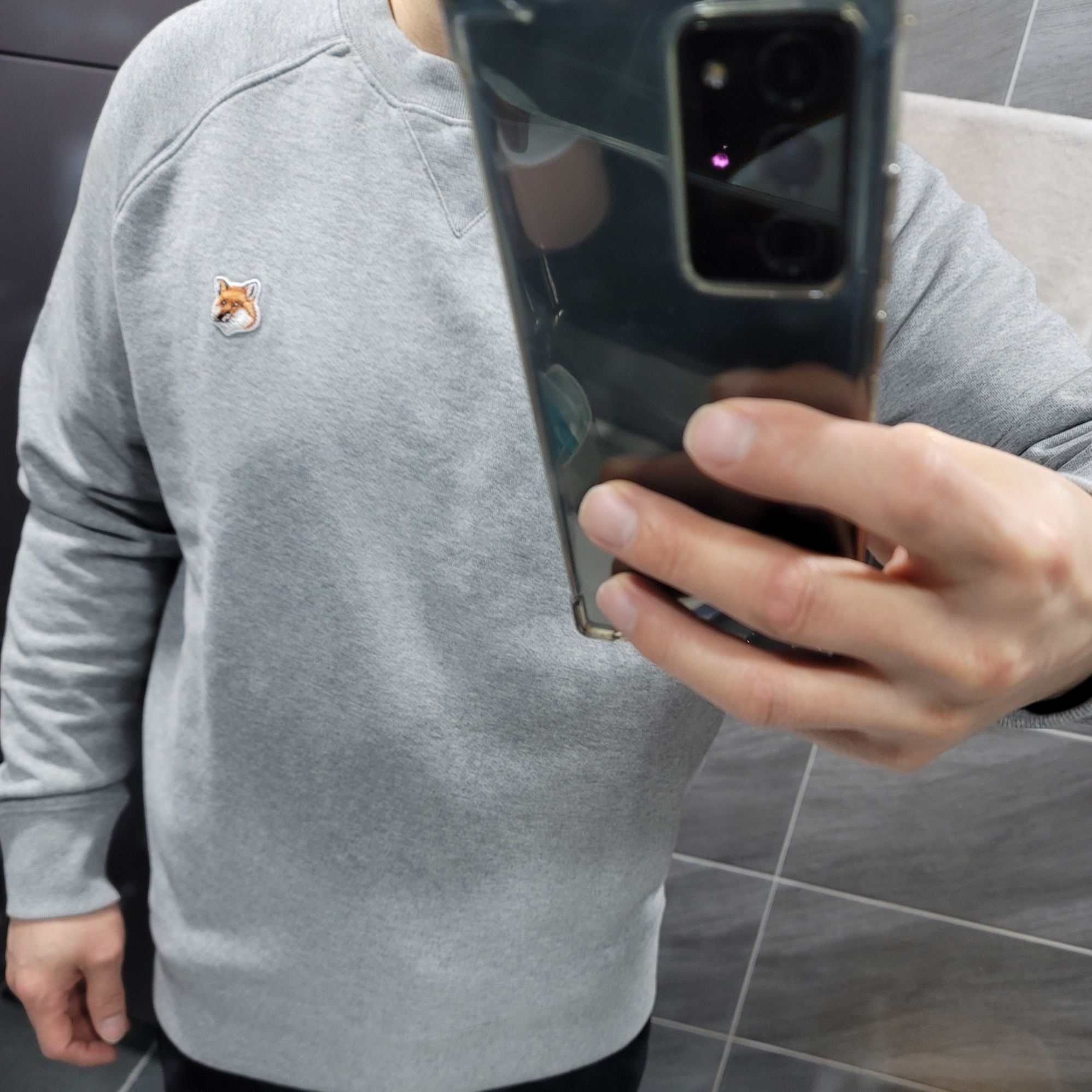Maison Kitsune Fox Head Patch Classic Sweatshirt Grey Melange 착용 스타일 - 1