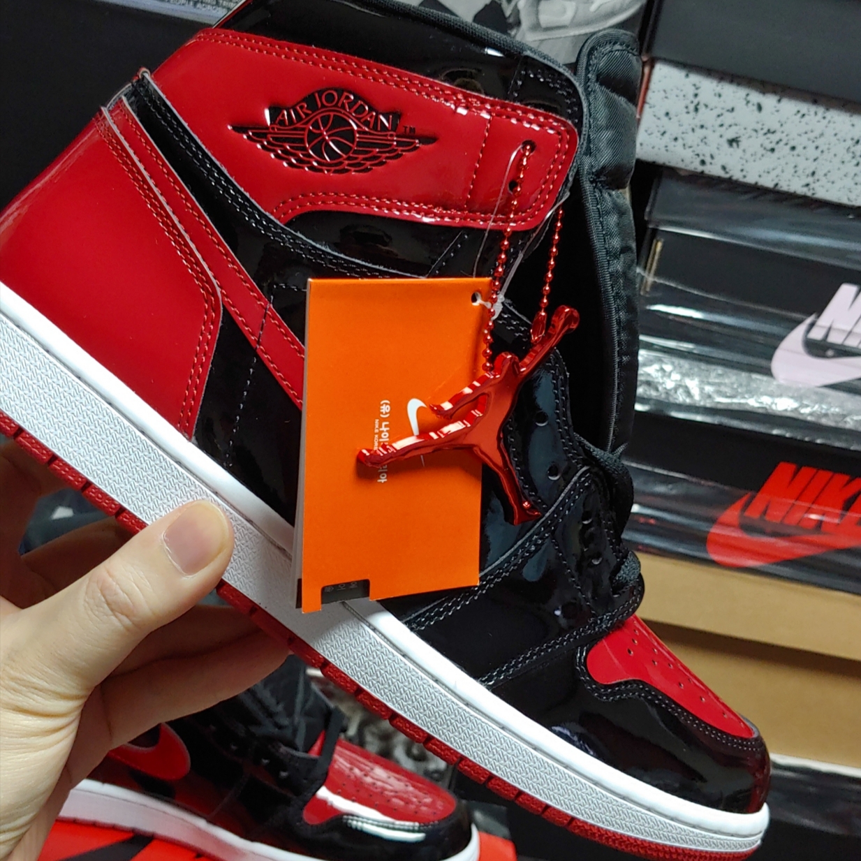 Jordan 1 Retro High OG Patent Bred 착용 스타일 - 3
