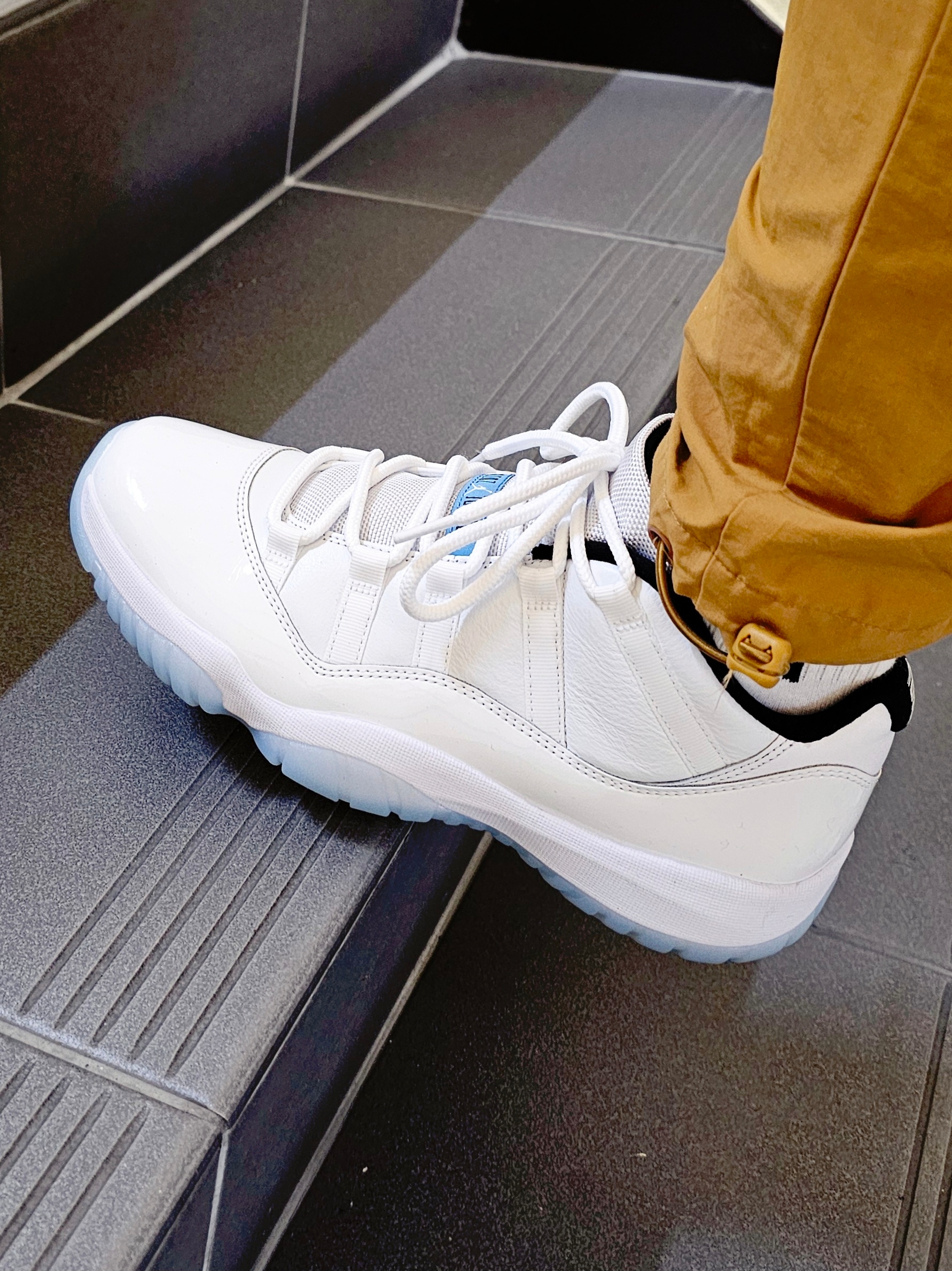 Jordan 11 Retro Low Legend Blue 착용 스타일