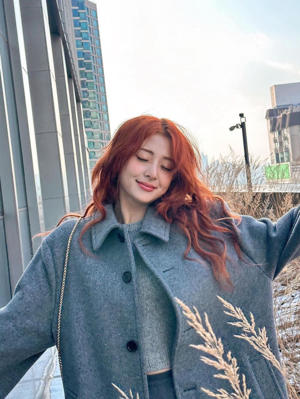 [KREAM 단독] STU Overfit Double Breasted Cashmere Coat Grey 착용 스타일 - 4