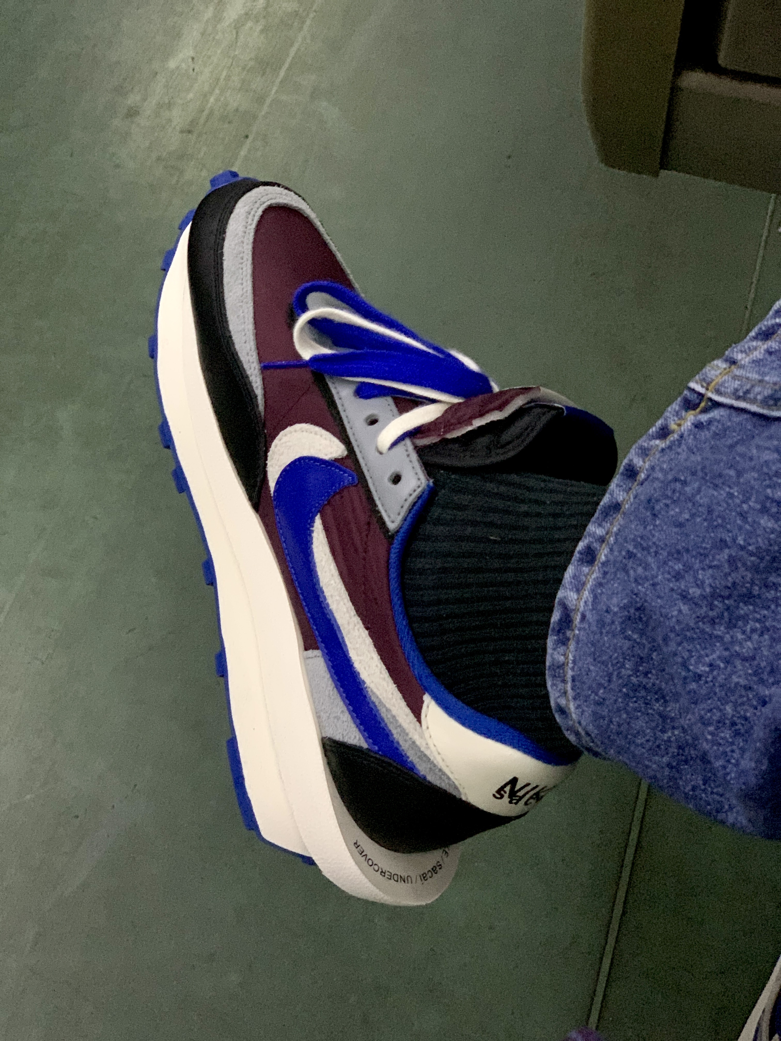 Nike x Sacai x Undercover LDWaffle Night Maroon Team Royal 착용 스타일