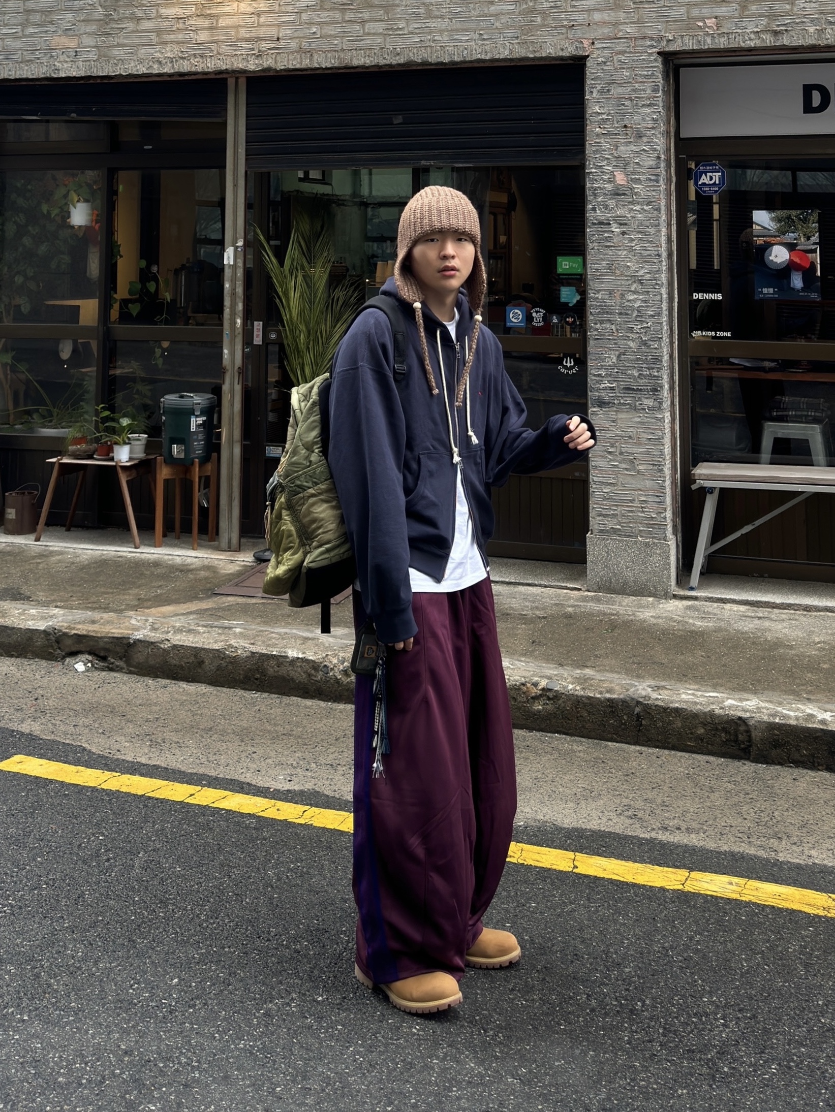 Needles H.D. Track Pants Poly Smooth Wine 착용 스타일 - 1