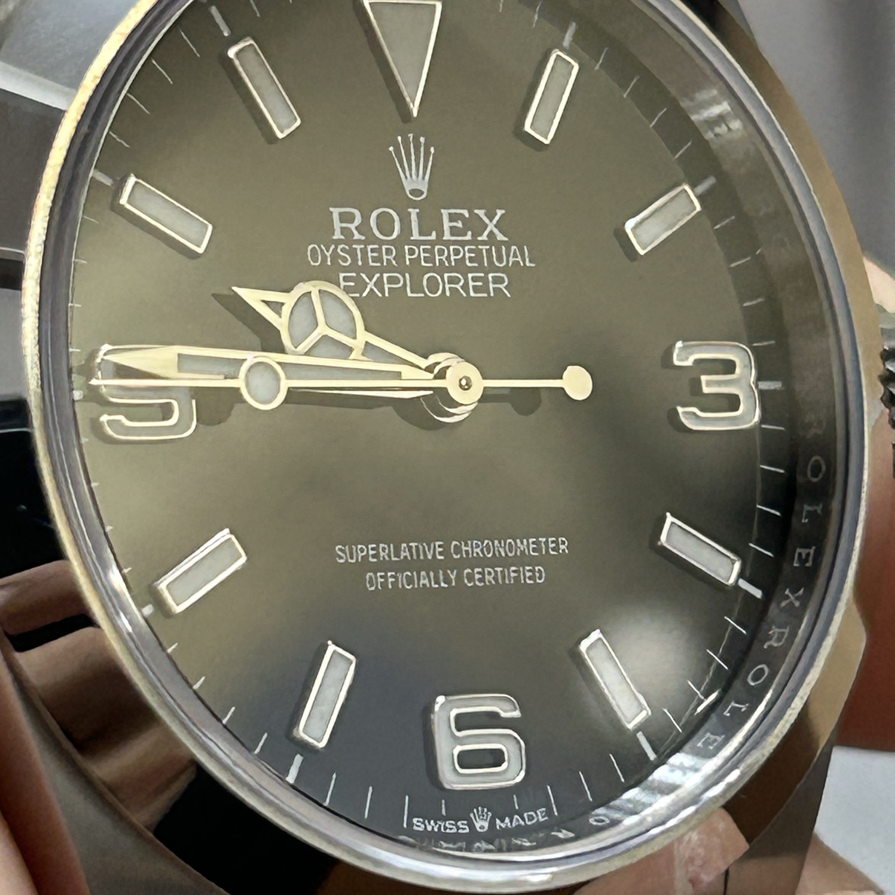 Rolex Explorer 40mm 224270 Black Oyster 착용 스타일