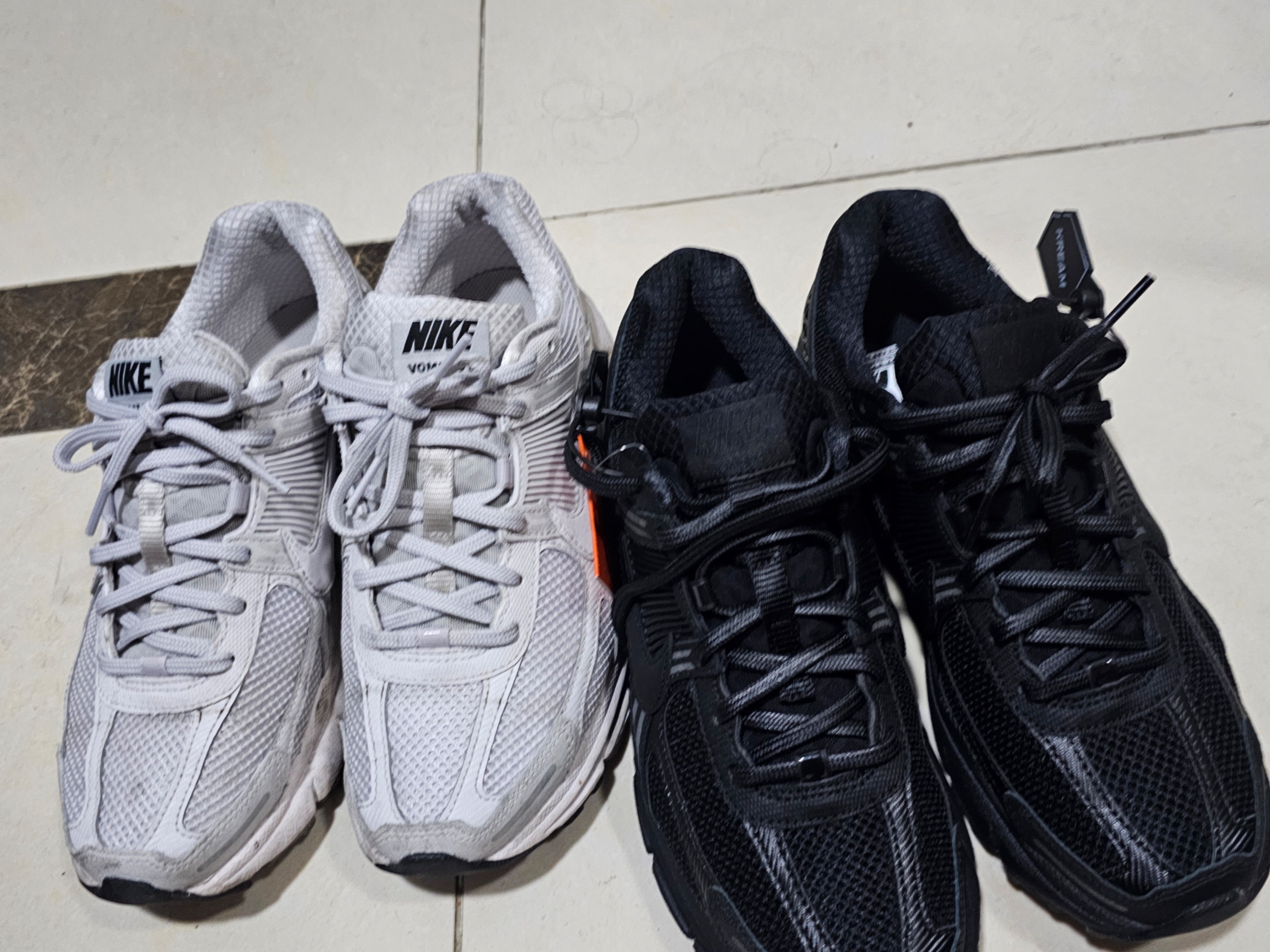 Nike Zoom Vomero 5 SP Black, Nike Zoom Vomero 5 SP Vast Grey 2023 착용 스타일
