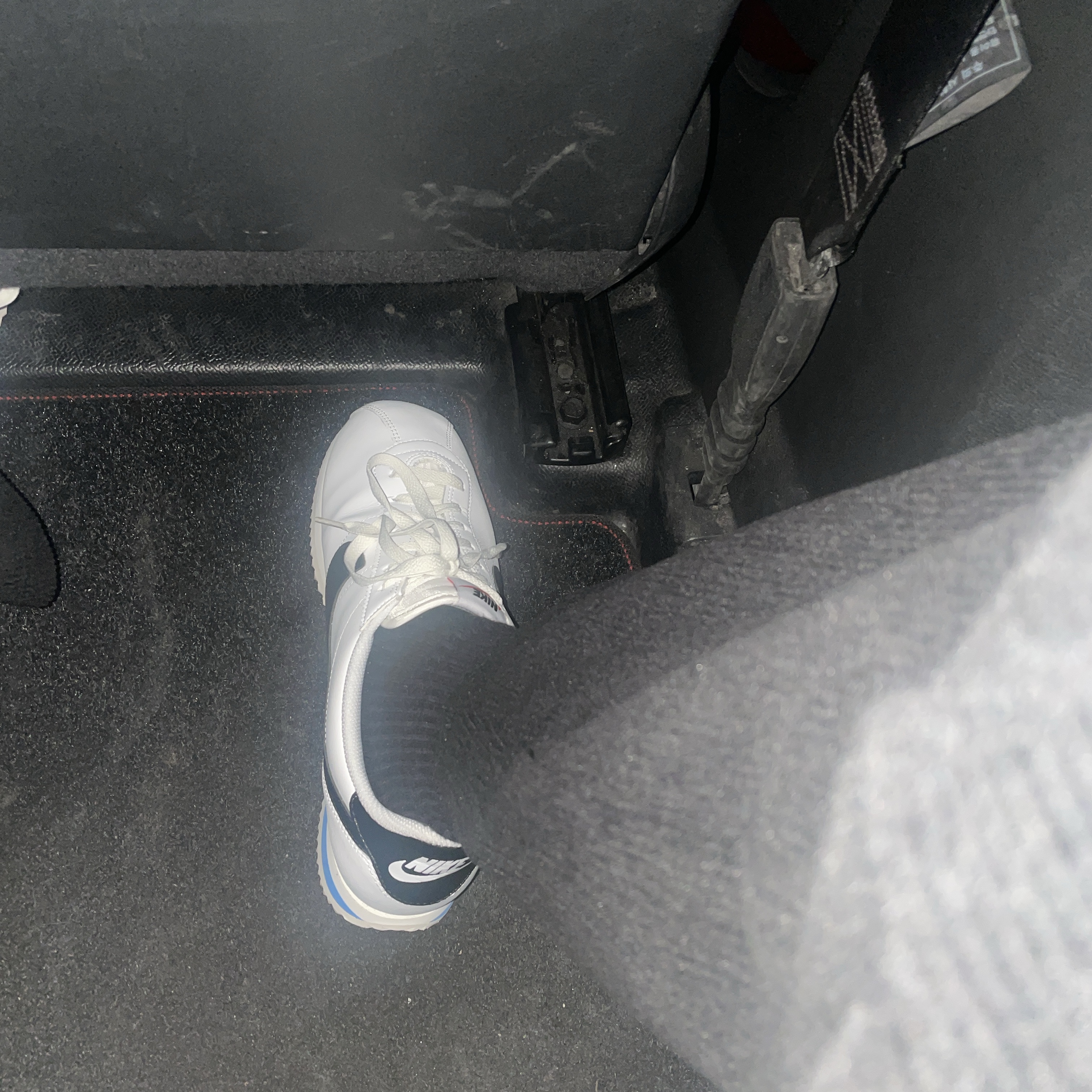 Nike Cortez White and Black 착용 스타일