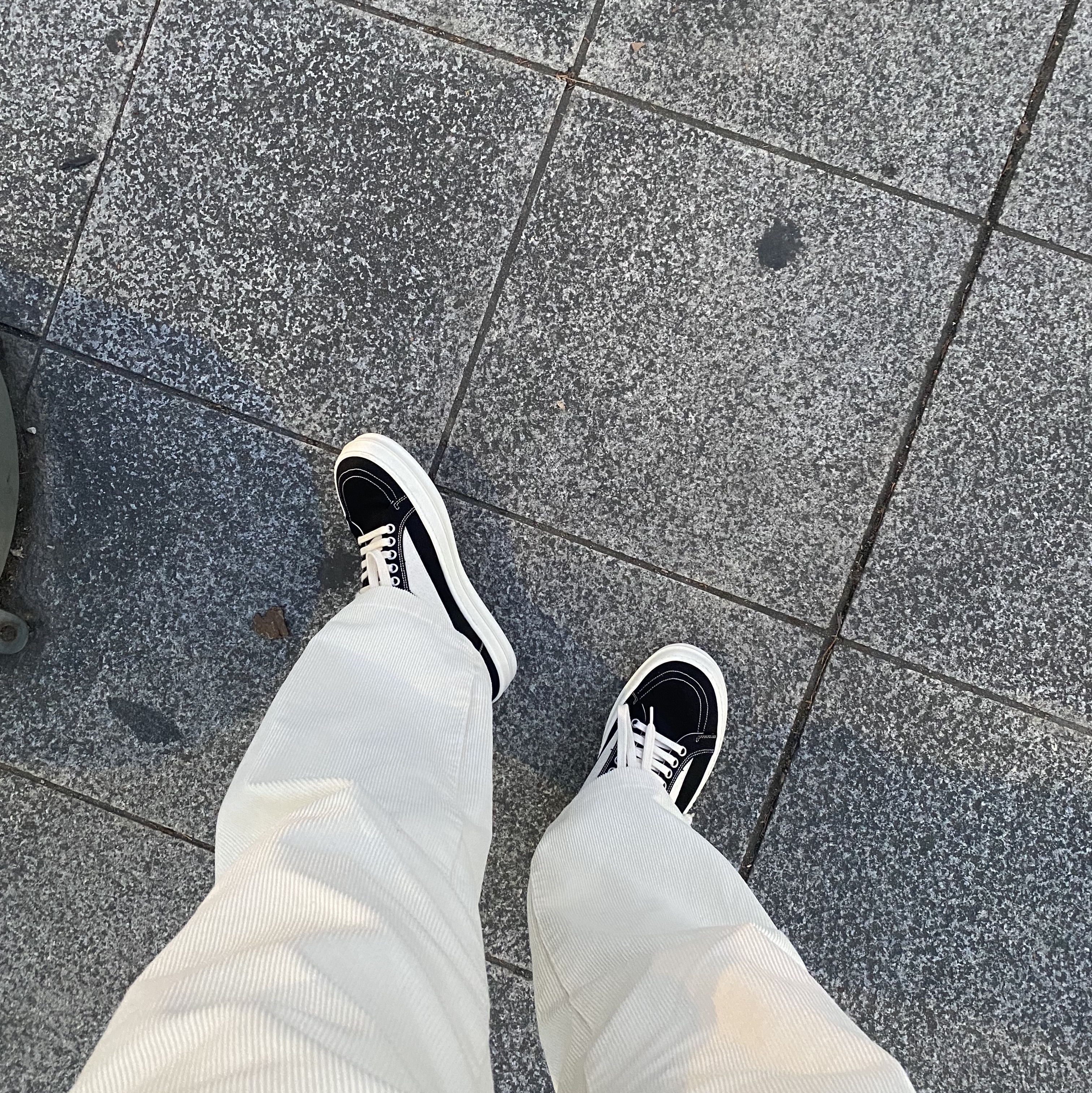 Rick Owens Drkshdw Luxor Overdyed Denim Vintage Sneakers Black Milk 착용 스타일