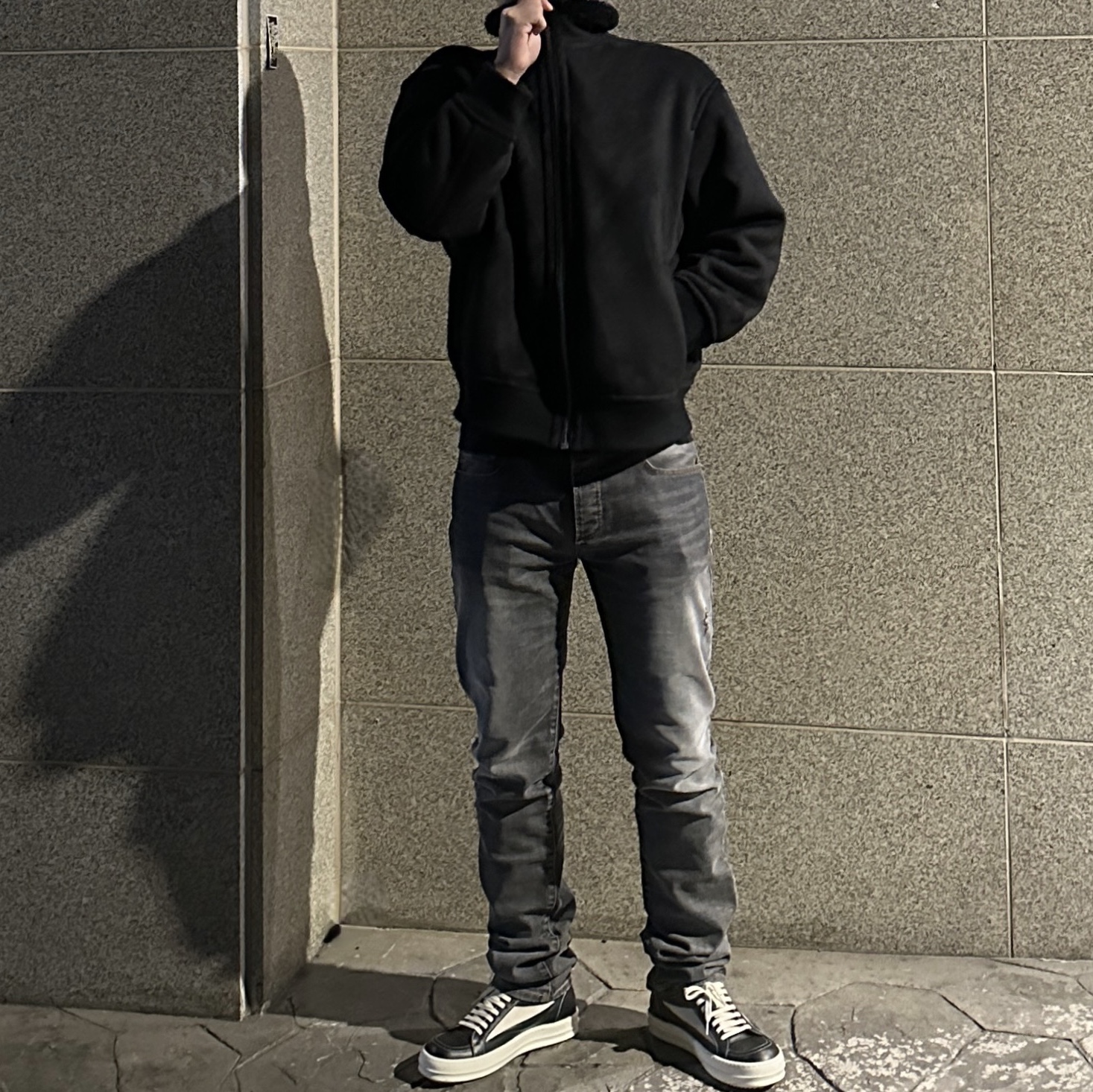 Rick Owens Vintage Sneakers Black 착용 스타일 - 2