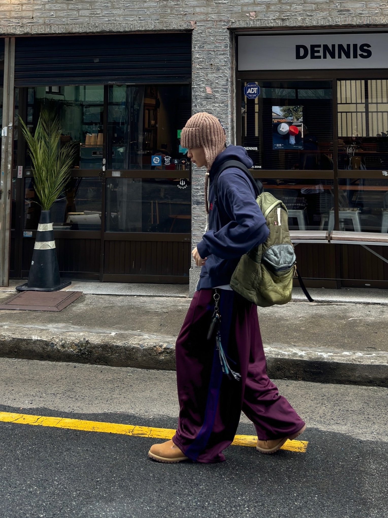 Needles H.D. Track Pants Poly Smooth Wine 착용 스타일 - 2