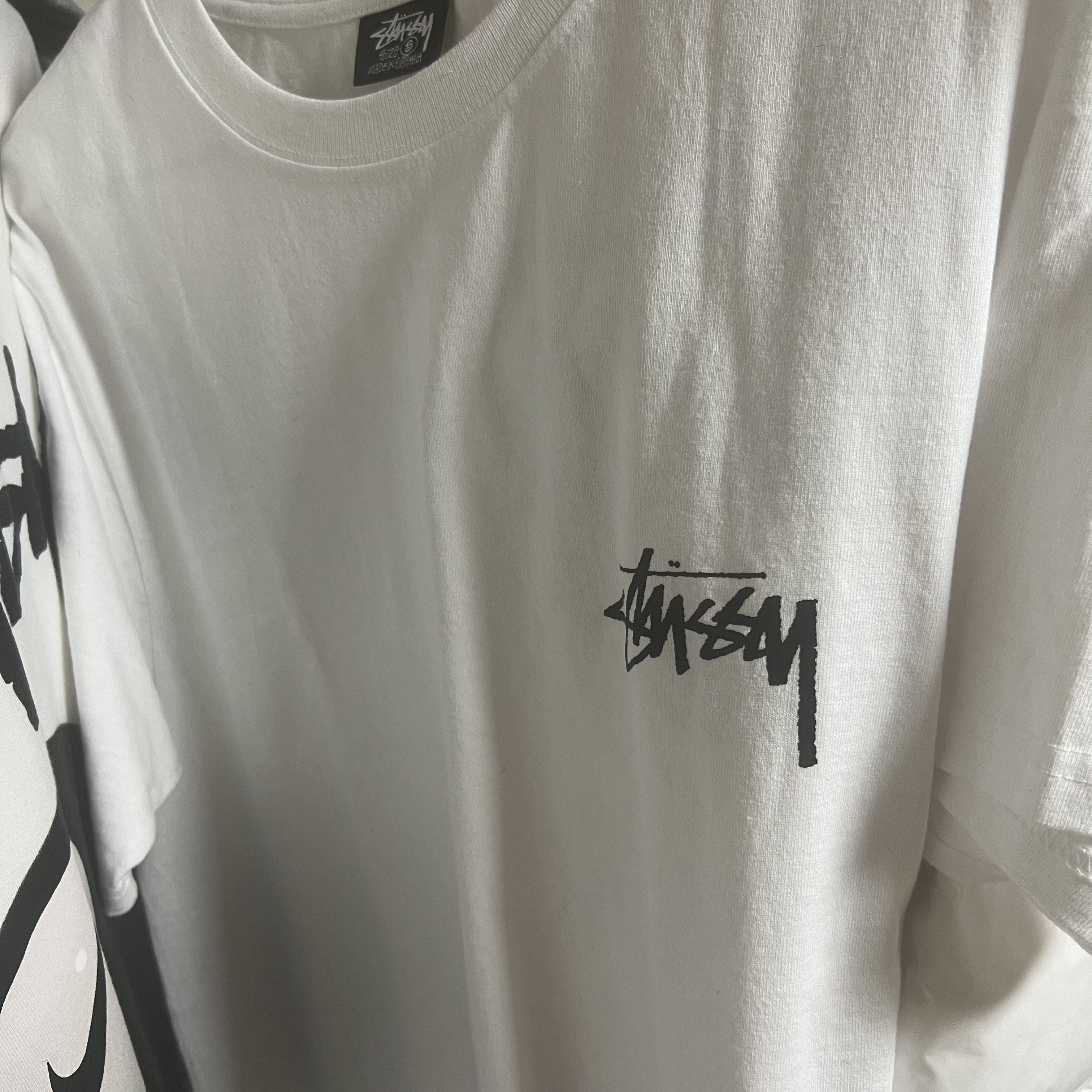 Stussy Withered Flower T-Shirt White 착용 스타일
