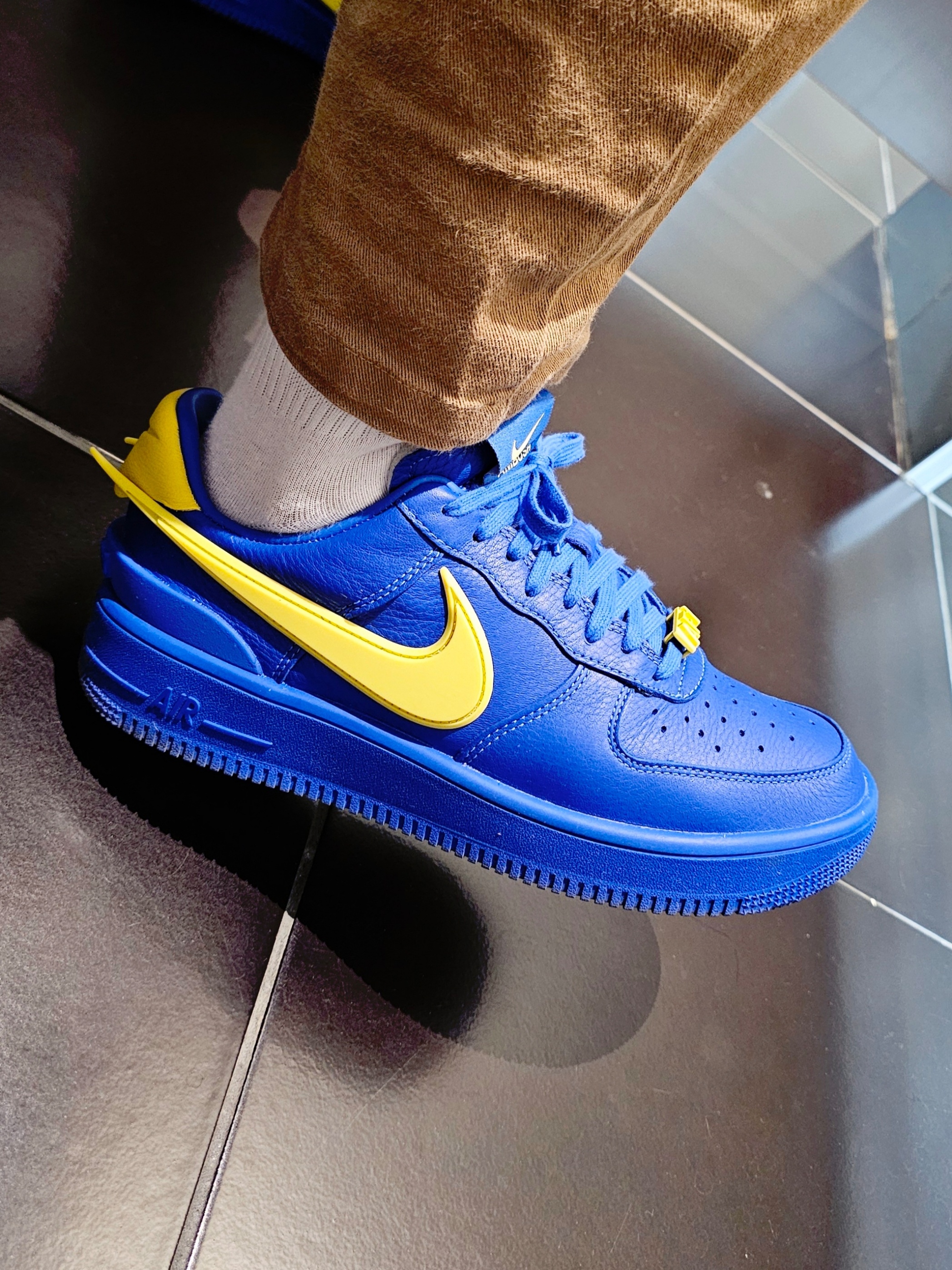 Nike x Ambush Air Force 1 Low SP Game Royal and Vivid Sulfur 착용 스타일