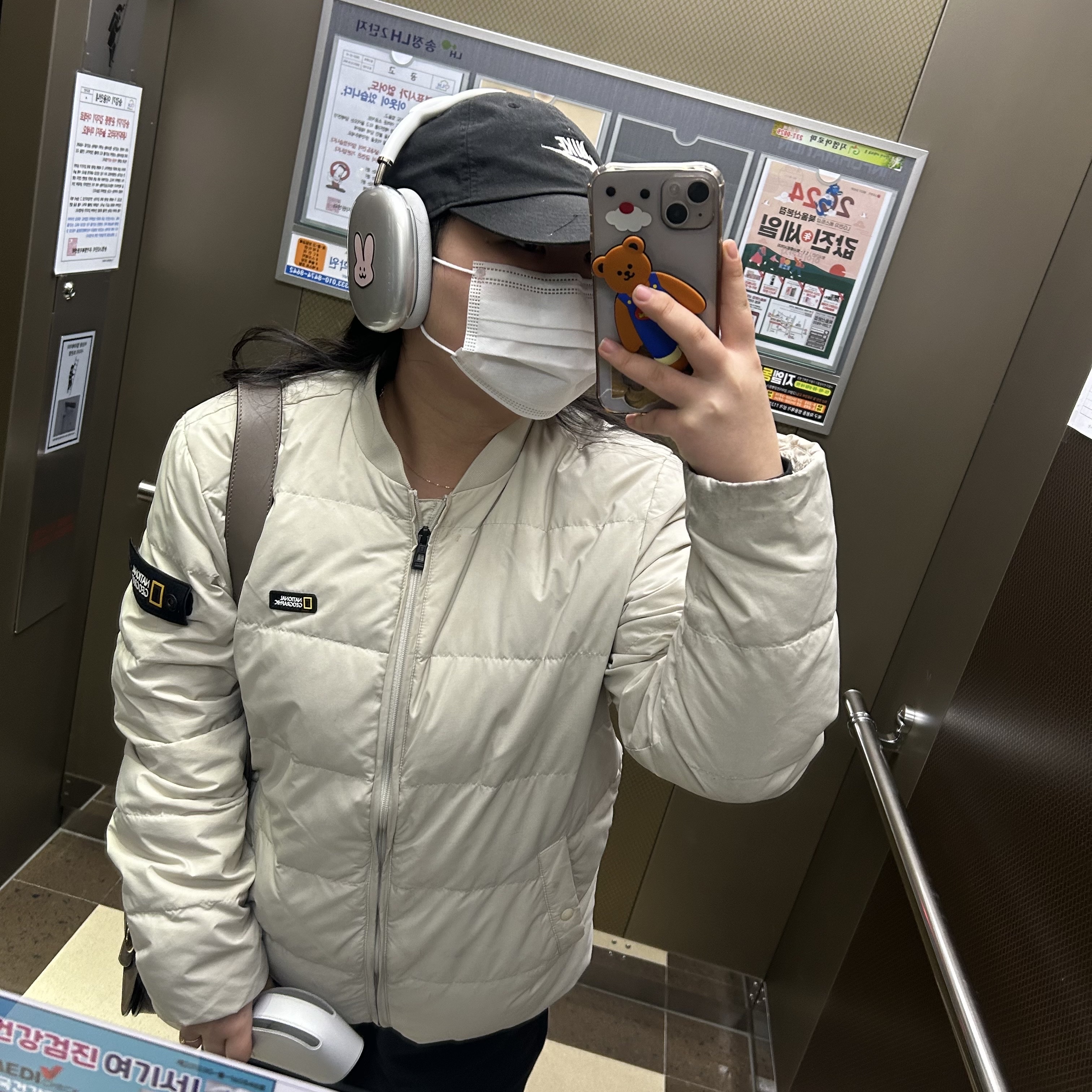 Apple AirPods Max Lightning Silver (Korean Ver.), Apple iPhone 14 Plus 128GB Purple (Korean Ver.) 착용 스타일