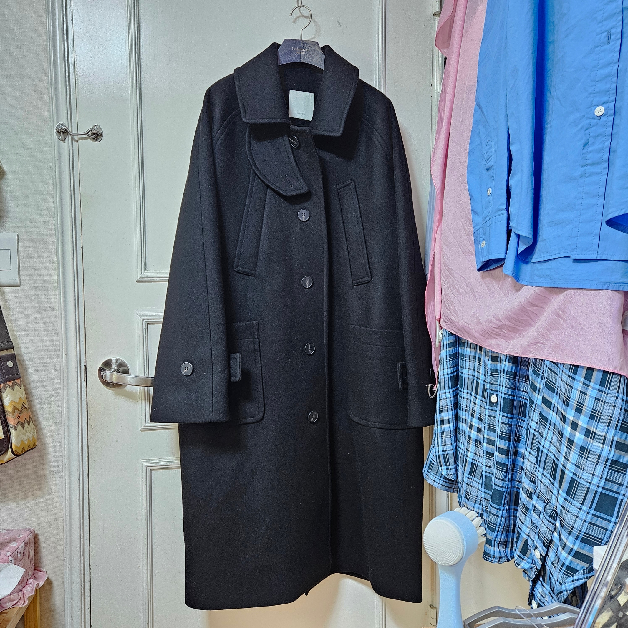 Undermycar Legion.02 Balmacaan Oversized Wool Coat Black 착용 스타일