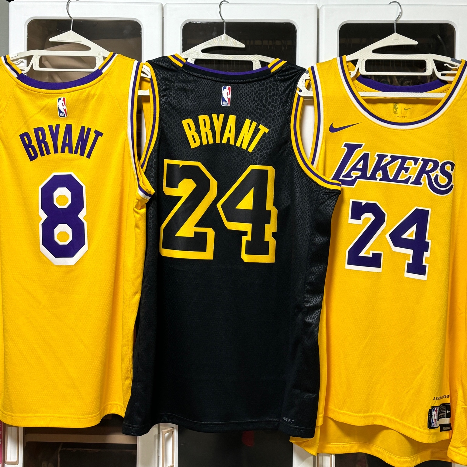 Nike Kobe Bryant LA Lakers City Edition Swingman Jersey Black (FN7297-010), Nike Kobe Bryant LA Lakers Icon Edition Jersey 착용 스타일