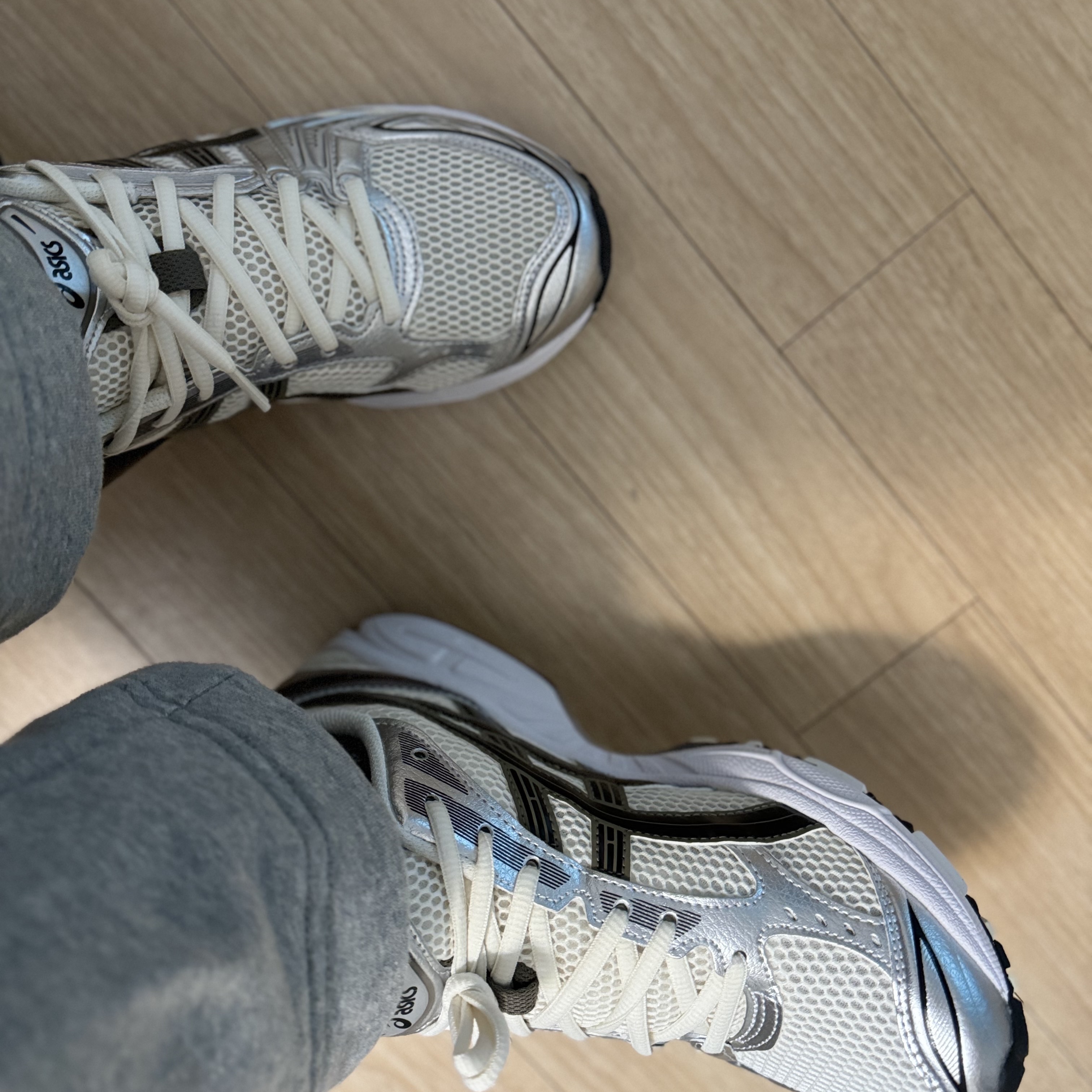 Asics Gel-Kayano 14 Cream Black 착용 스타일 - 1