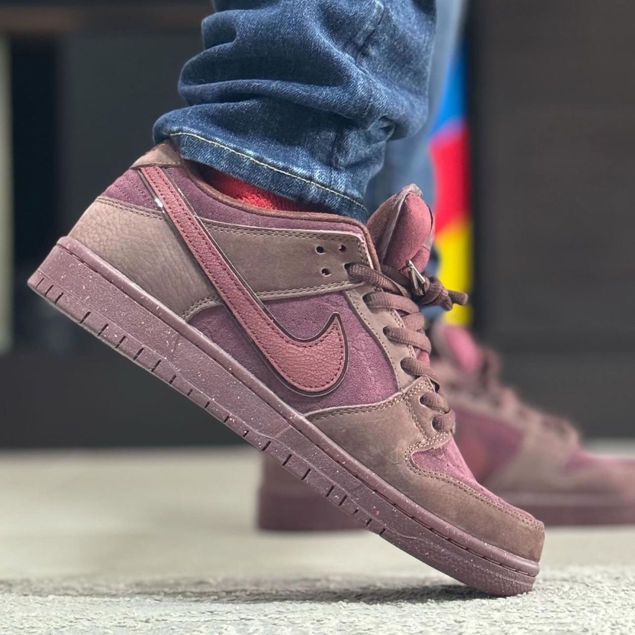 Nike SB Dunk Low PRM Burgundy Crush 착용 스타일 - 8