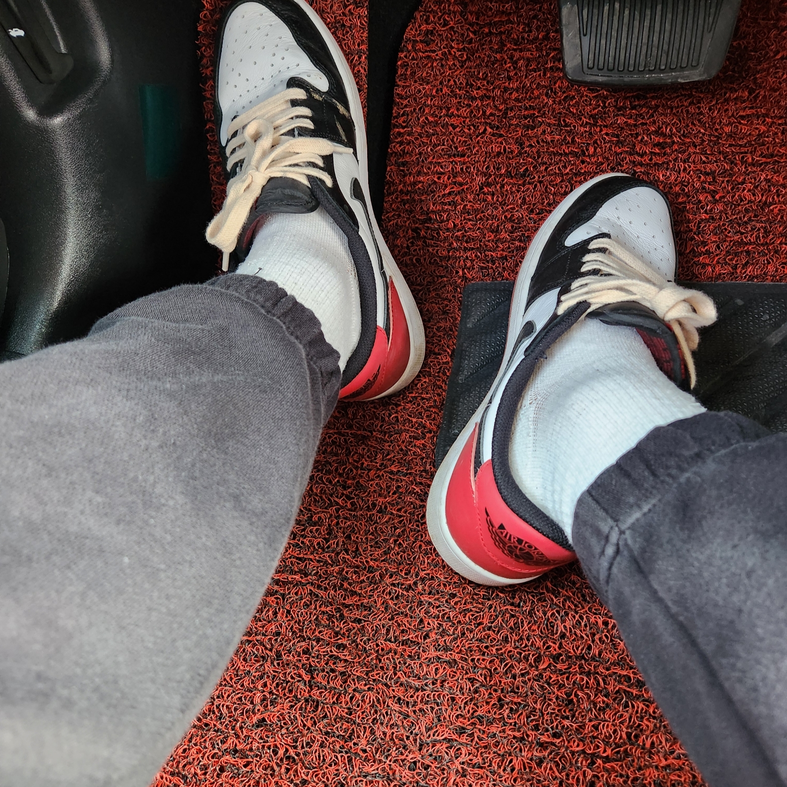 Jordan 1 Retro Low OG Black Toe 착용 스타일