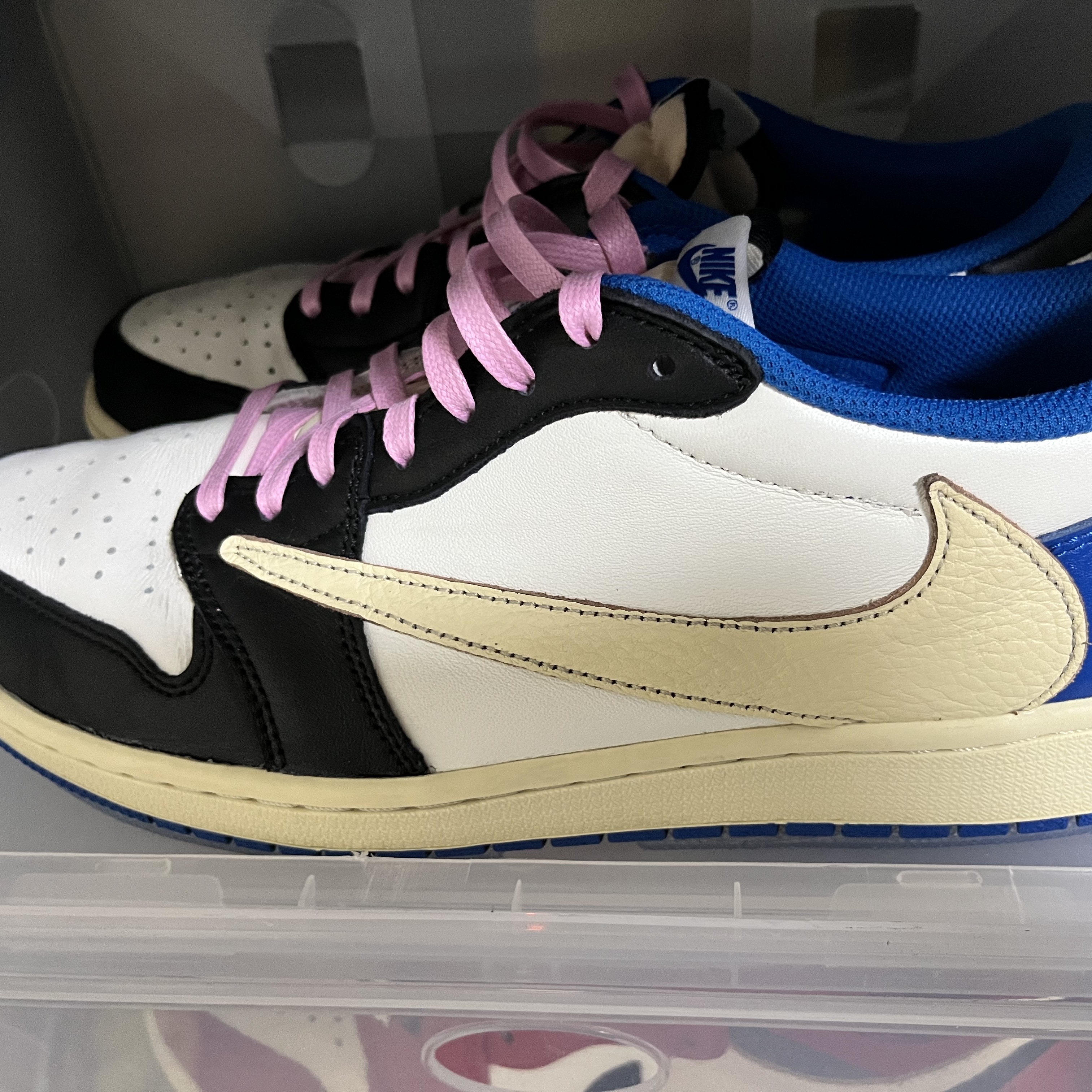 Jordan 1 x Travis Scott x Fragment Retro Low OG SP Military Blue 착용 스타일