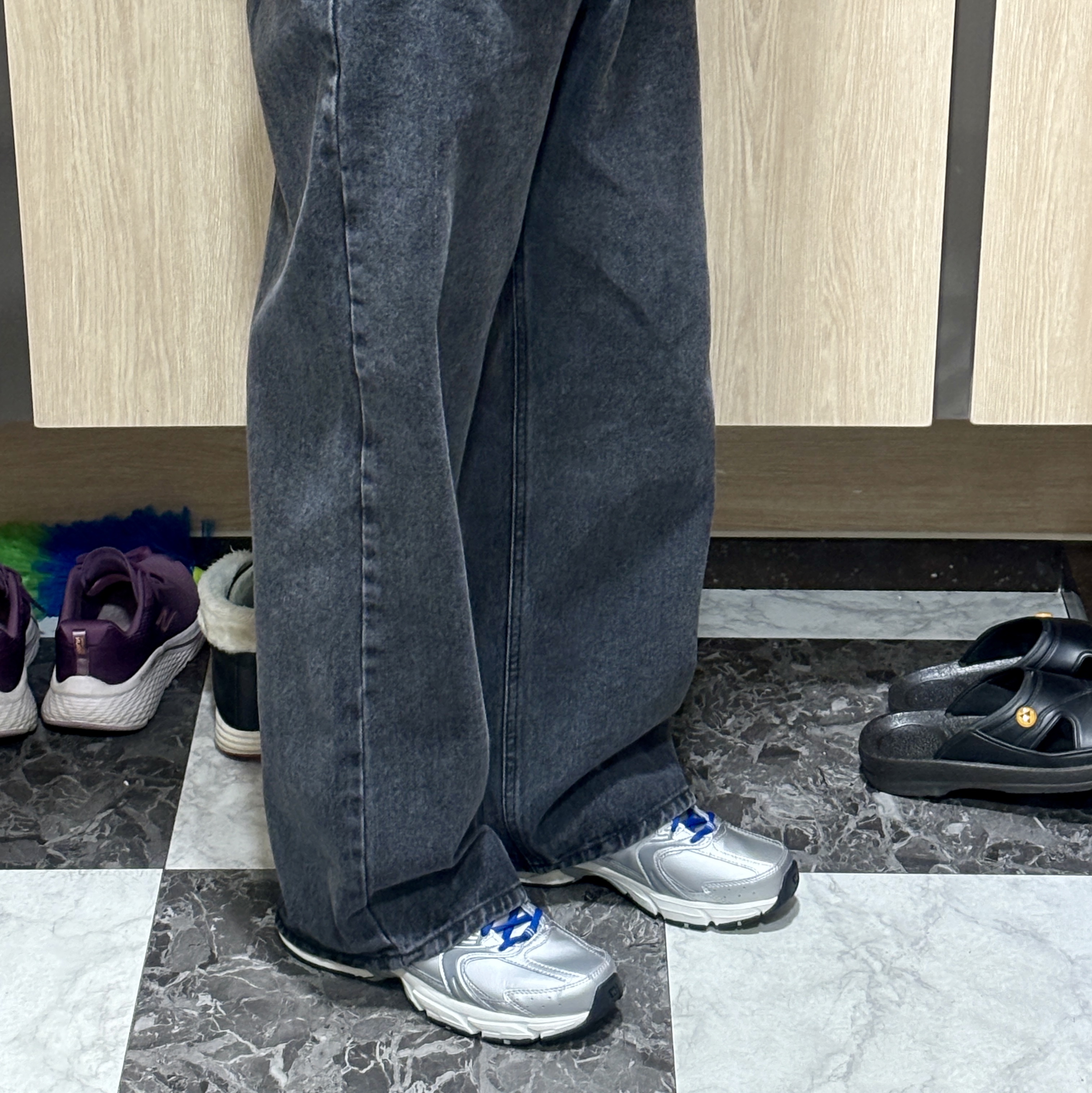 New Balance x Yeseyesee 530 Silver Royal Blue 착용 스타일 - 2