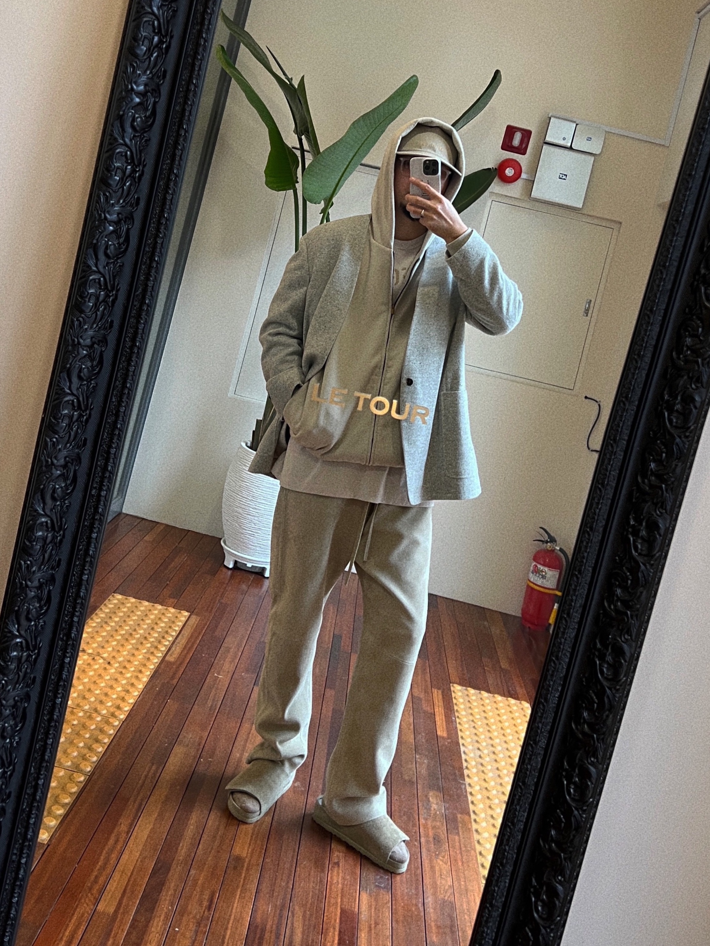 Fear of God x Birkenstock Los Feliz Suede Taupe 착용 스타일
