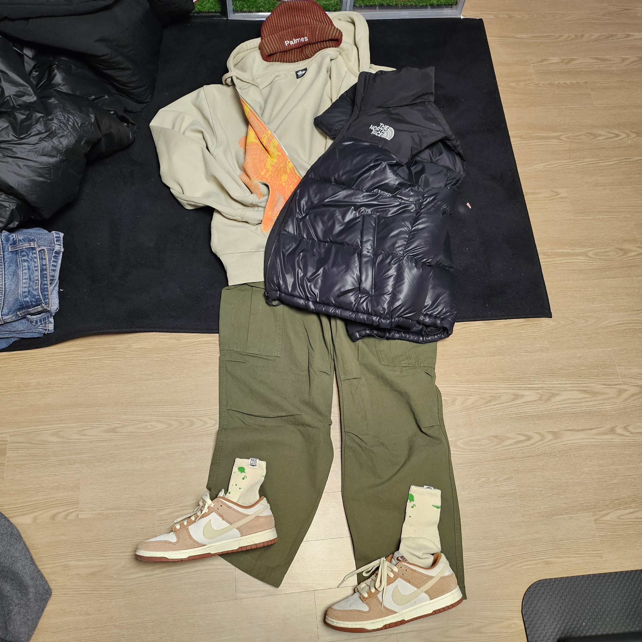 The North Face Nuptse On Ball Vest Real Black, Stussy Web Zip Hoodie Khaki 착용 스타일 - 5