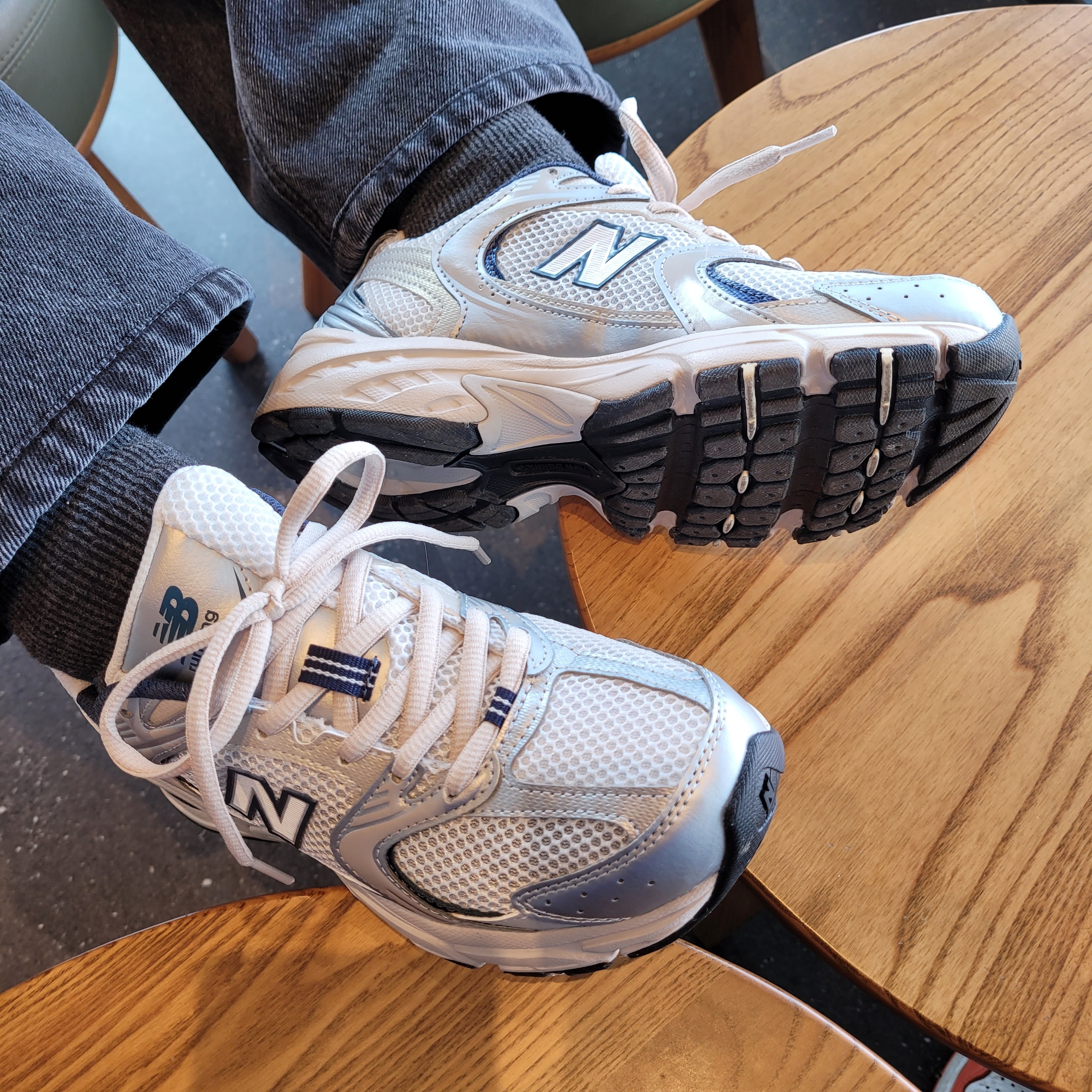 New Balance 530 Steel Grey 착용 스타일