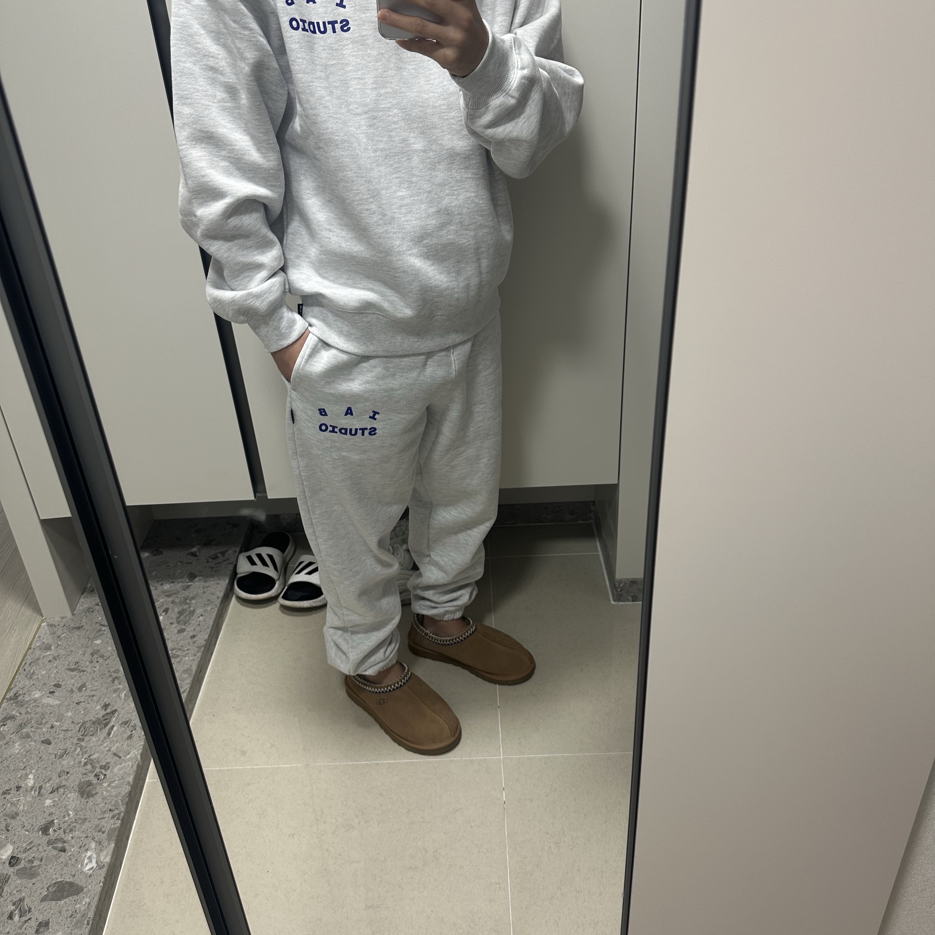 IAB Studio Sweatshirt Light Gray - 23FW, IAB Studio Sweatpants Light Gray 착용 스타일