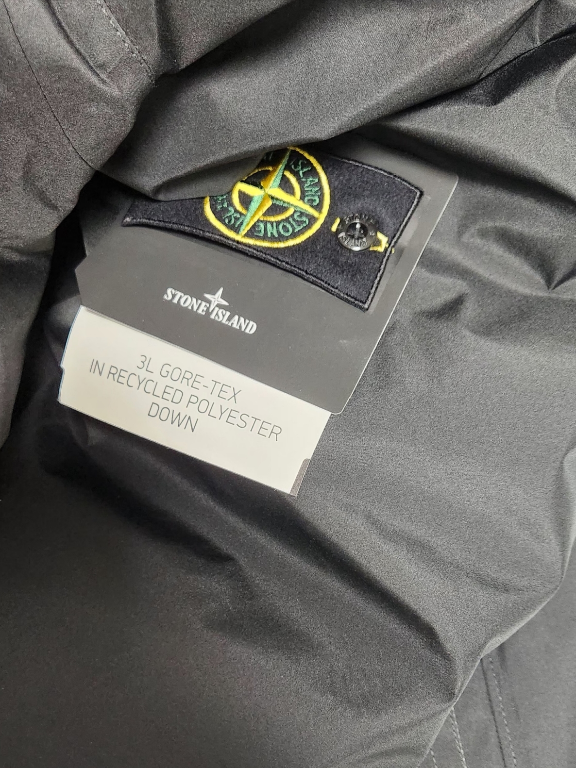 Stone Island 41926 3L Gore-Tex Hooded Down Jacket Black - 22FW 착용 스타일