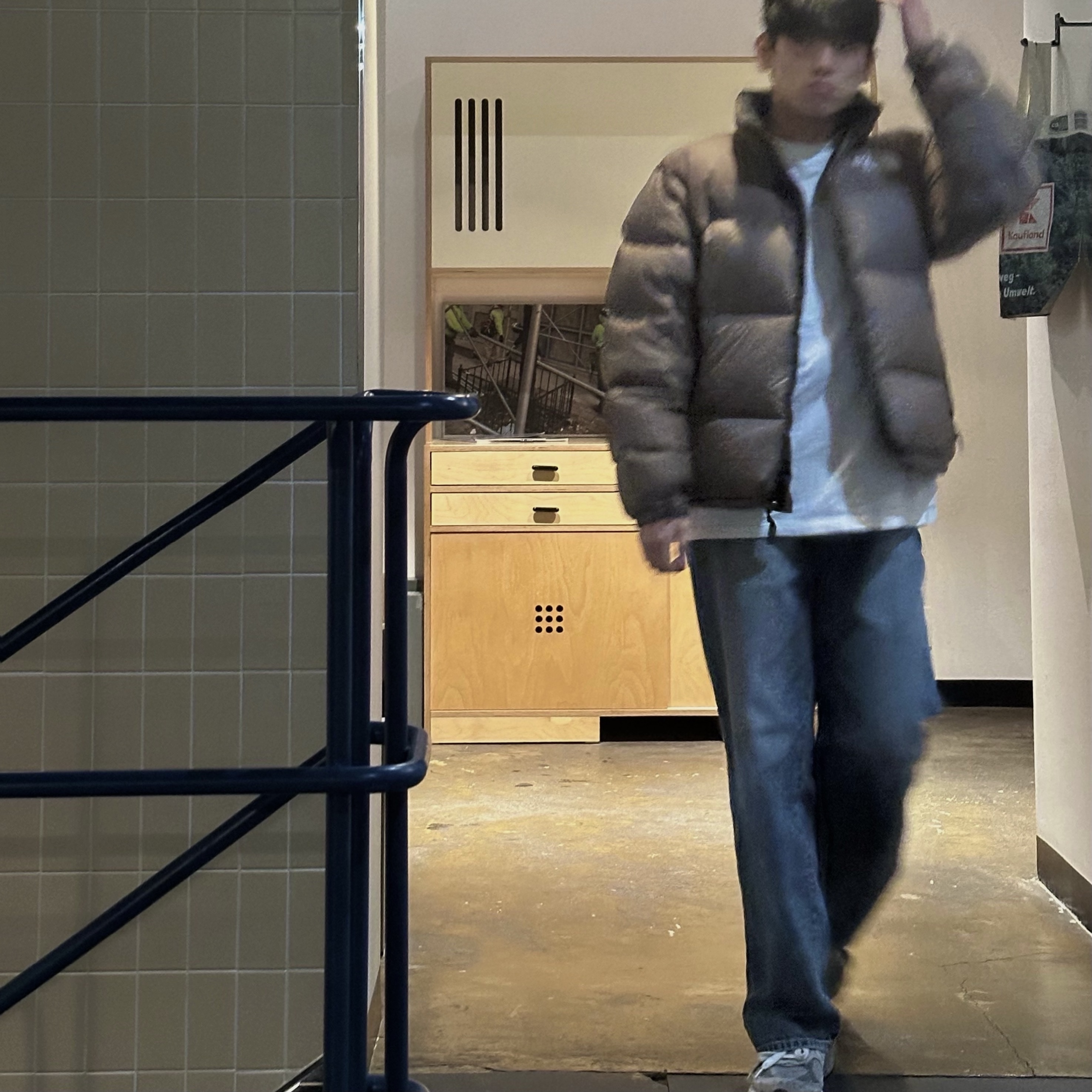 The North Face 1996 Retro Nuptse Jacket Falcon Brown, New Balance 993 Made in USA Grey - D Standard 착용 스타일