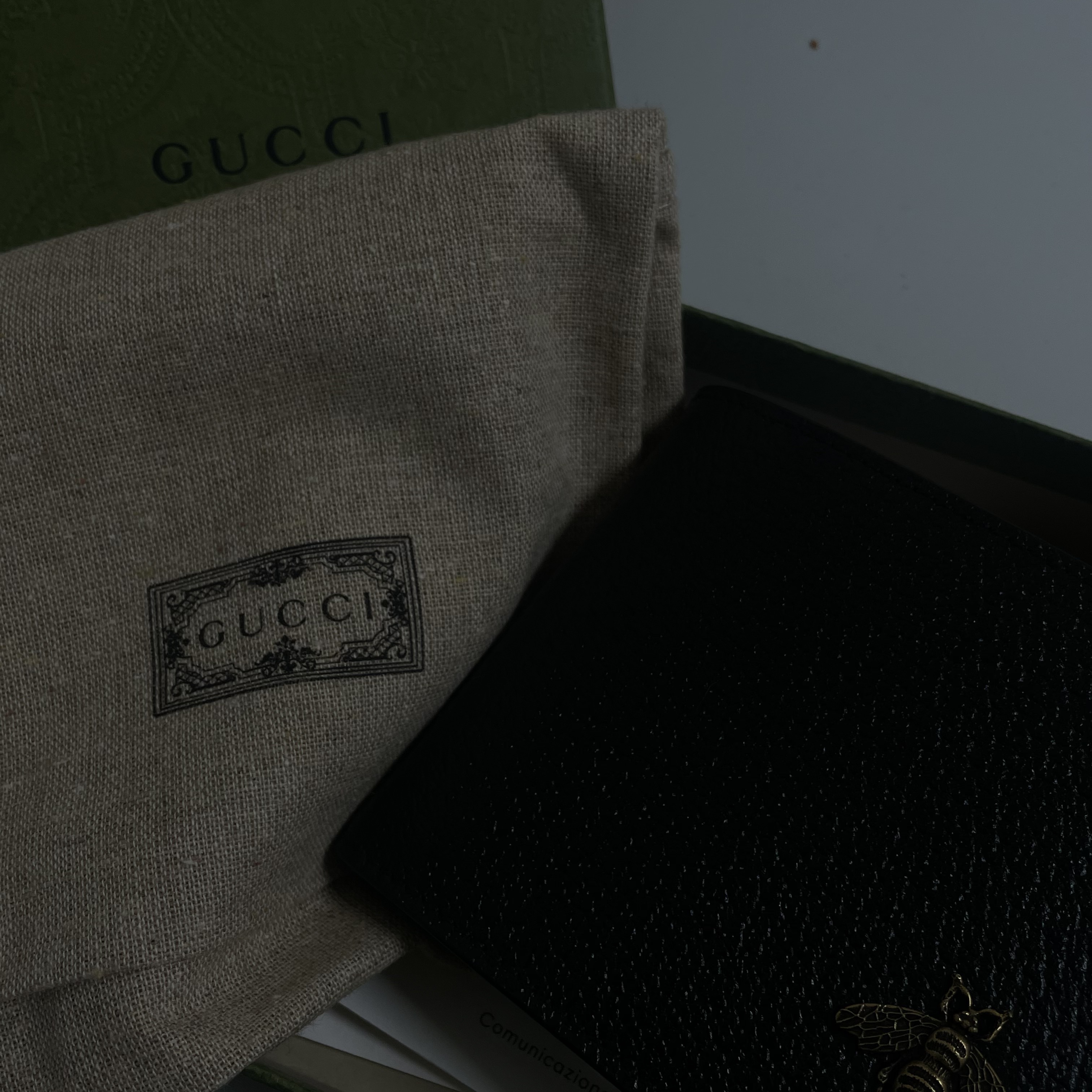 Gucci Animalier Leather Wallet Black 착용 스타일
