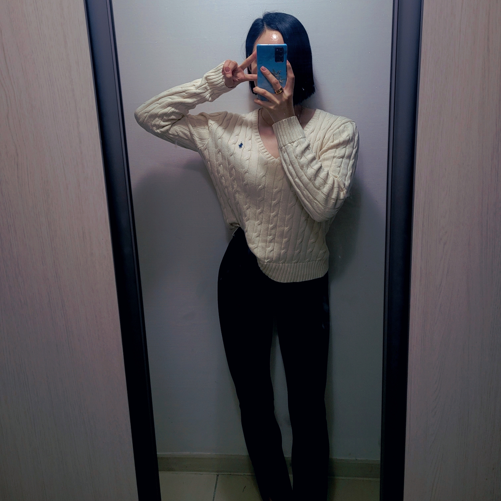 Polo Ralph Lauren Women Cable Knit Cotton V-Neck Sweater Cream 착용 스타일