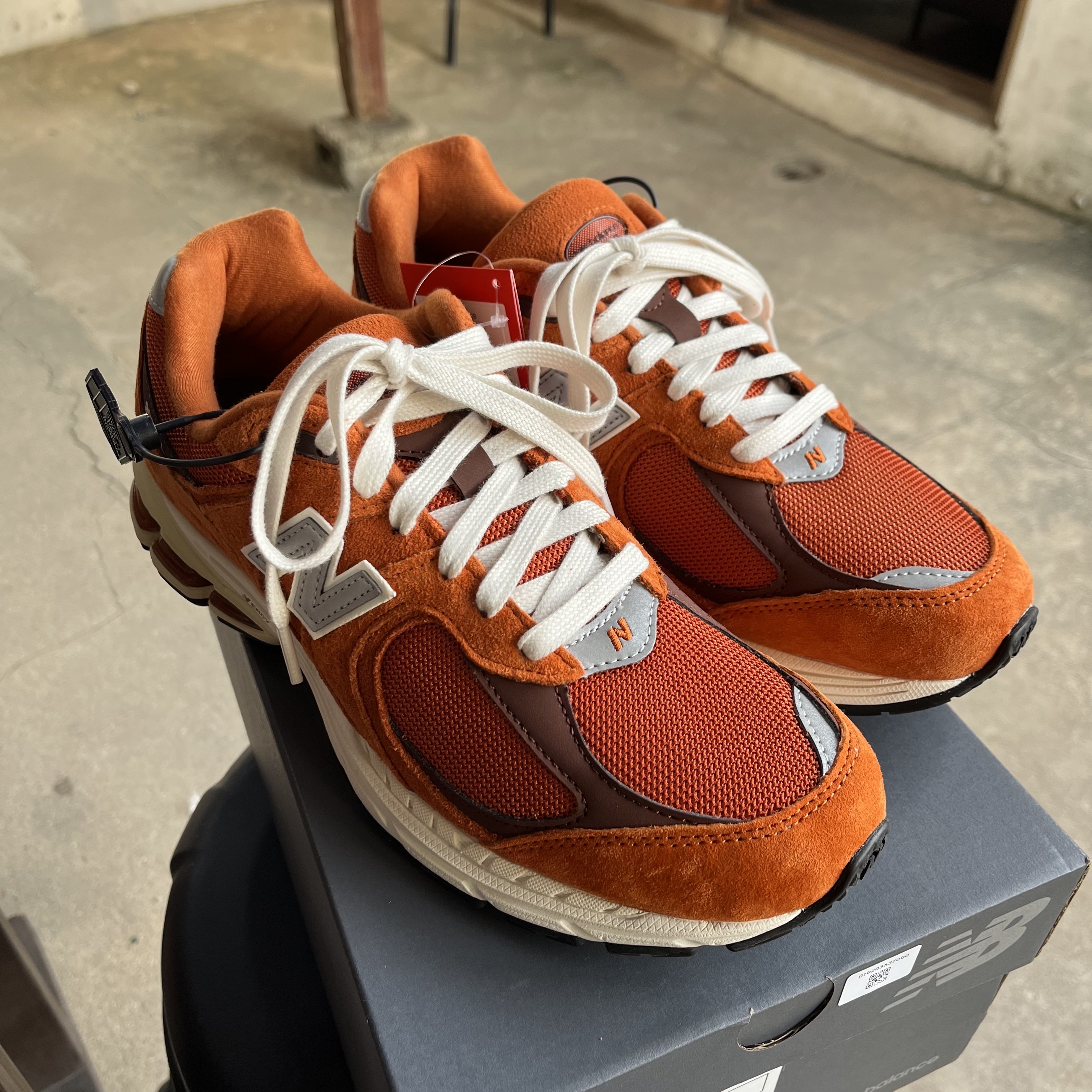 New Balance 2002R Rust Oxide 착용 스타일