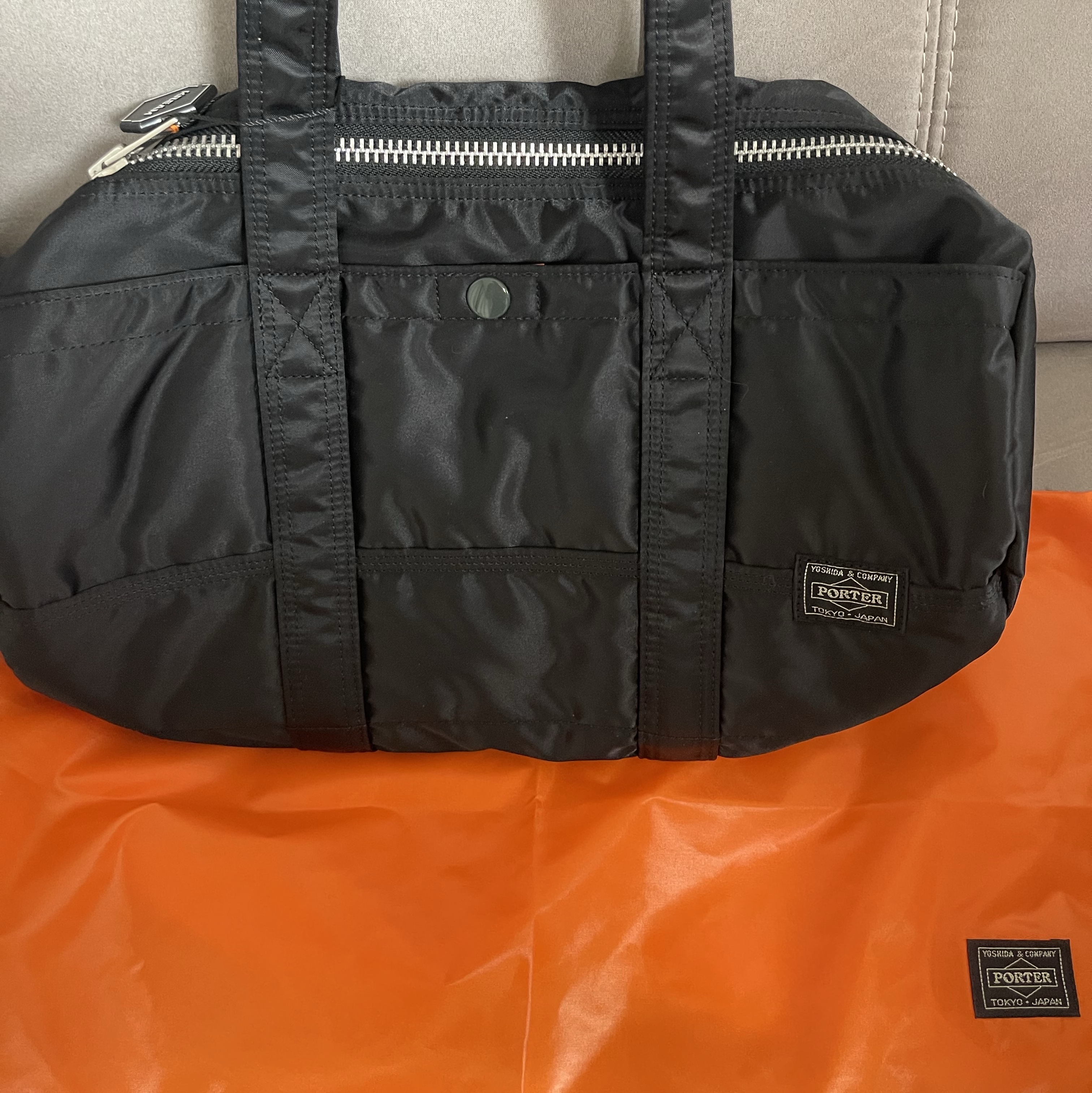 Porter Tanker Duffle Bag L Black 착용 스타일
