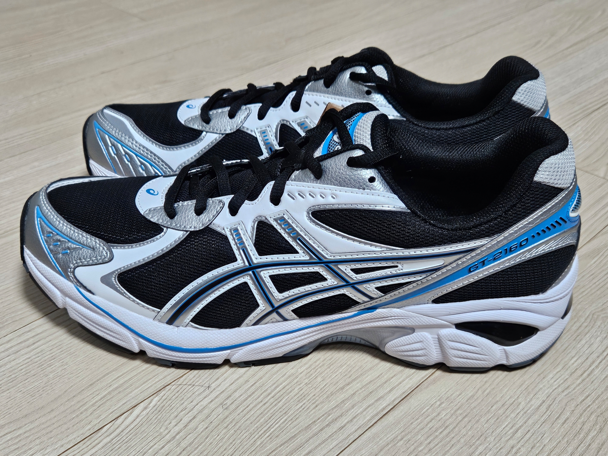 Asics GT-2160 Black Pure Silver 착용 스타일 - 1