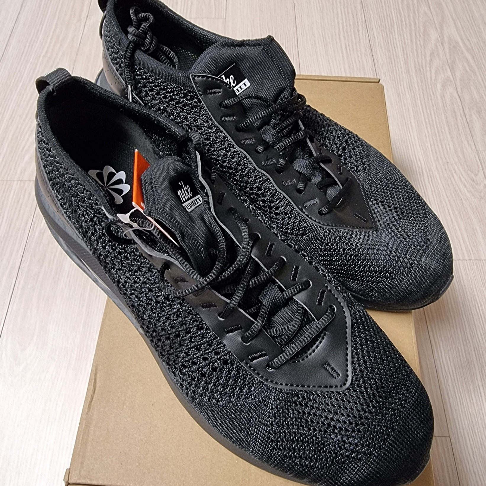 Nike Air Max Flyknit Racer Anthracite Black 착용 스타일 - 2