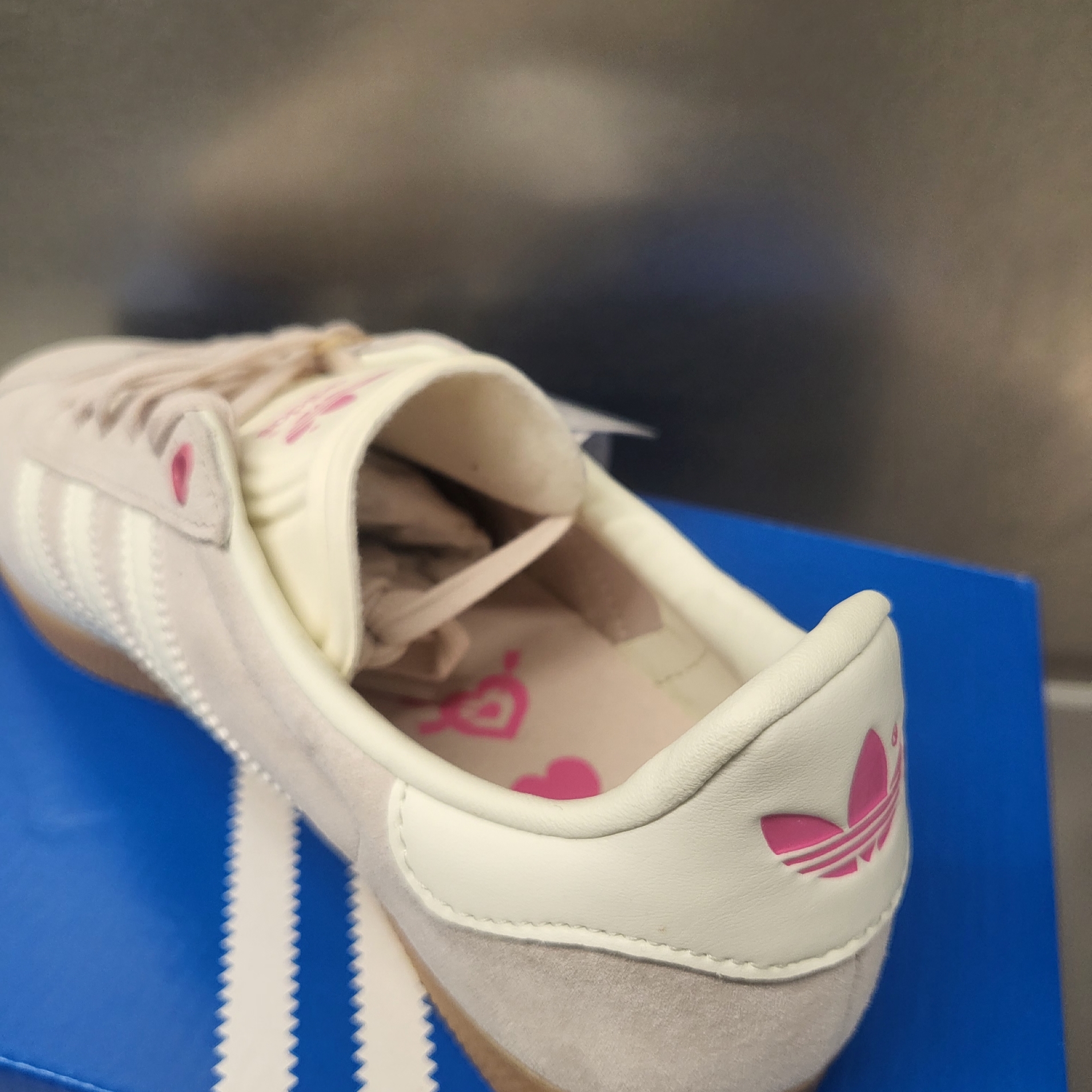 (W) Adidas Gazelle Valentine Day Putty Mauve Ivory - Foot Locker Exclusive 착용 스타일 - 2